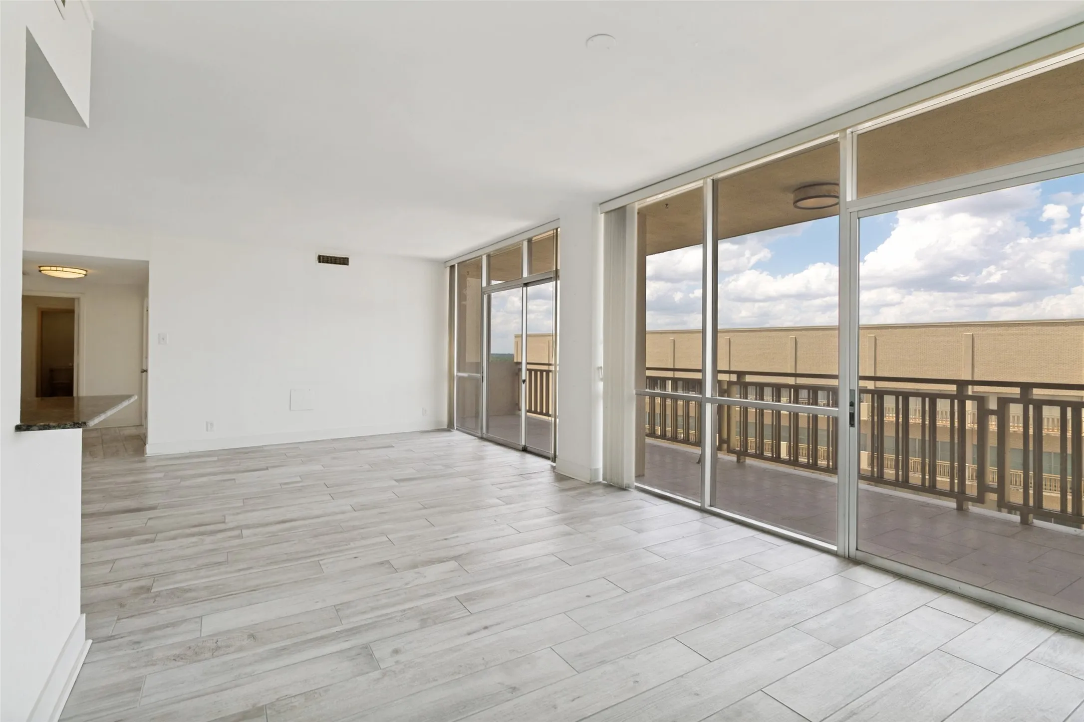 Condominium For Rent in Dallas County , 6211 W Northwest Highway 1004, Dallas, Texas 75225, 2 Bedroom, 2 Bathroom, 1 Garage spaces, 1,130 Sqft, built in 1966, mls#21336126, Real Estate Agent in Dallas, Homes For Rent in Dallas county, Homes For Rent in Dallas, Realtor in Dallas Texas, Real Estate Brokerage Independent Realty Texas, Luminita Cordes Realtor