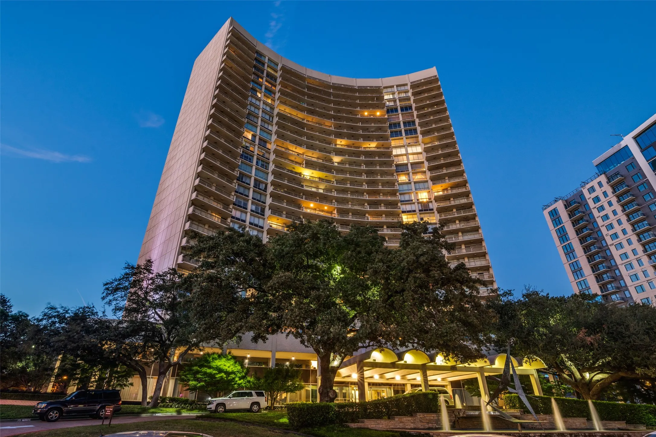 Condominium For Rent in Dallas County , 6211 W Northwest Highway 1004, Dallas, Texas 75225, 2 Bedroom, 2 Bathroom, 1 Garage spaces, 1,130 Sqft, built in 1966, mls#21336126, Real Estate Agent in Dallas, Homes For Rent in Dallas county, Homes For Rent in Dallas, Realtor in Dallas Texas, Real Estate Brokerage Independent Realty Texas, Luminita Cordes Realtor
