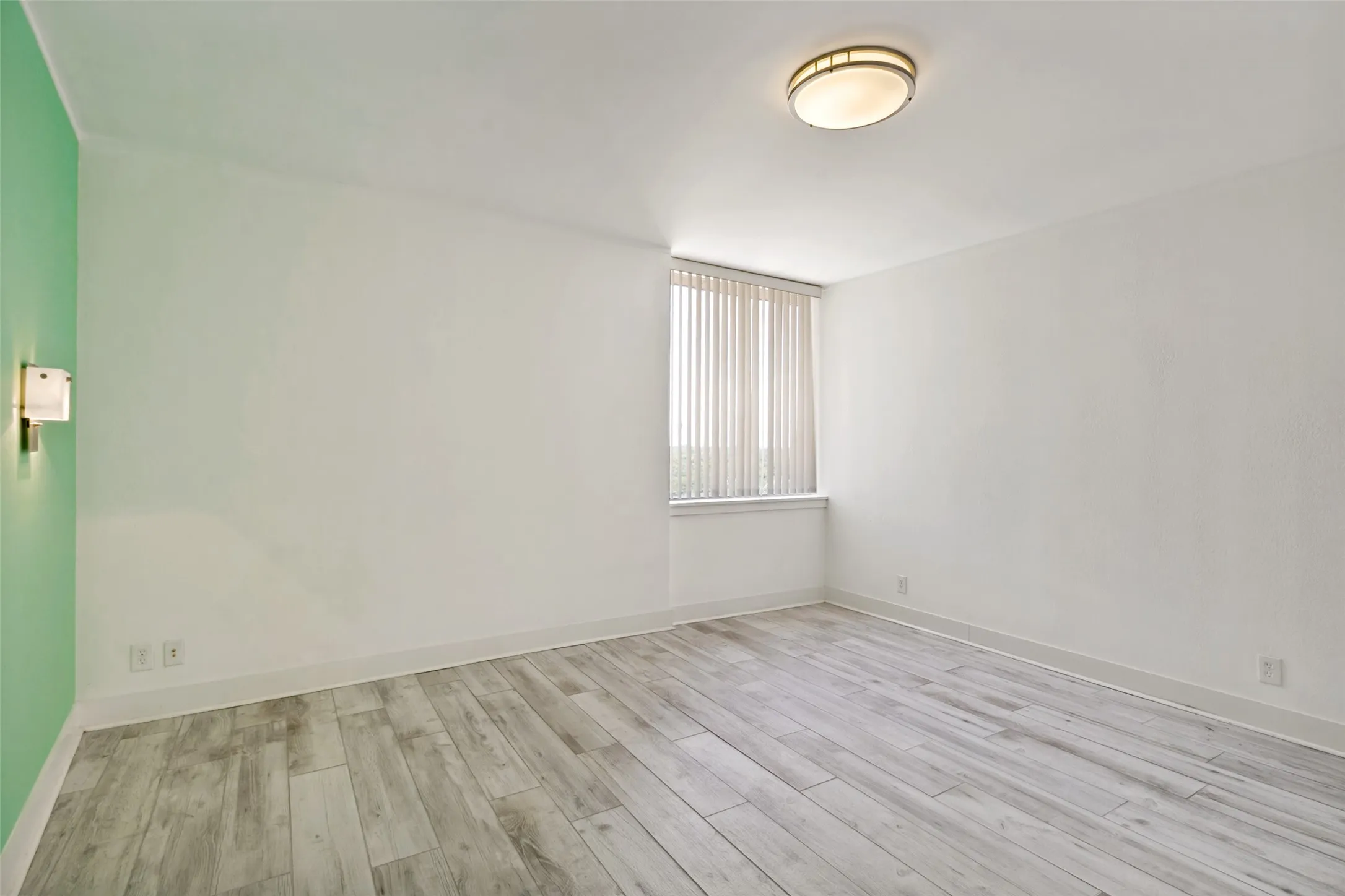 Condominium For Rent in Dallas County , 6211 W Northwest Highway 1004, Dallas, Texas 75225, 2 Bedroom, 2 Bathroom, 1 Garage spaces, 1,130 Sqft, built in 1966, mls#21336126, Real Estate Agent in Dallas, Homes For Rent in Dallas county, Homes For Rent in Dallas, Realtor in Dallas Texas, Real Estate Brokerage Independent Realty Texas, Luminita Cordes Realtor