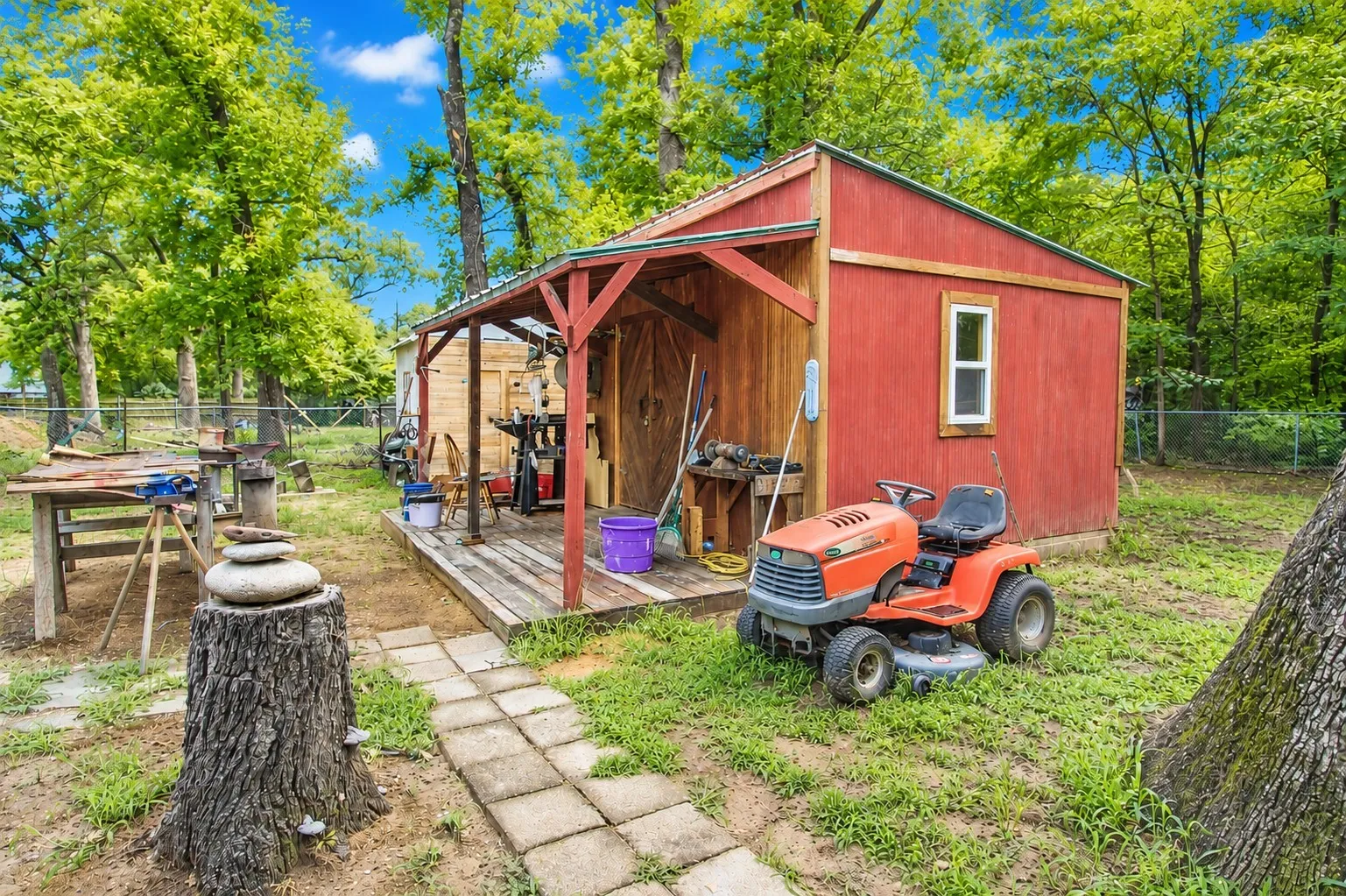 Mobile Home For Sale in Henderson County , 921 Crown Drive, Tool, Texas 75143, 3 Bedroom, 2 Bathroom, Garage spaces, 1,064 Sqft, built in 1978, mls#21335999, Real Estate Agent in Tool, Homes For Sale in Henderson county, Homes For Sale in Tool, Realtor in Tool Texas, Real Estate Brokerage Independent Realty Texas, Luminita Cordes Realtor