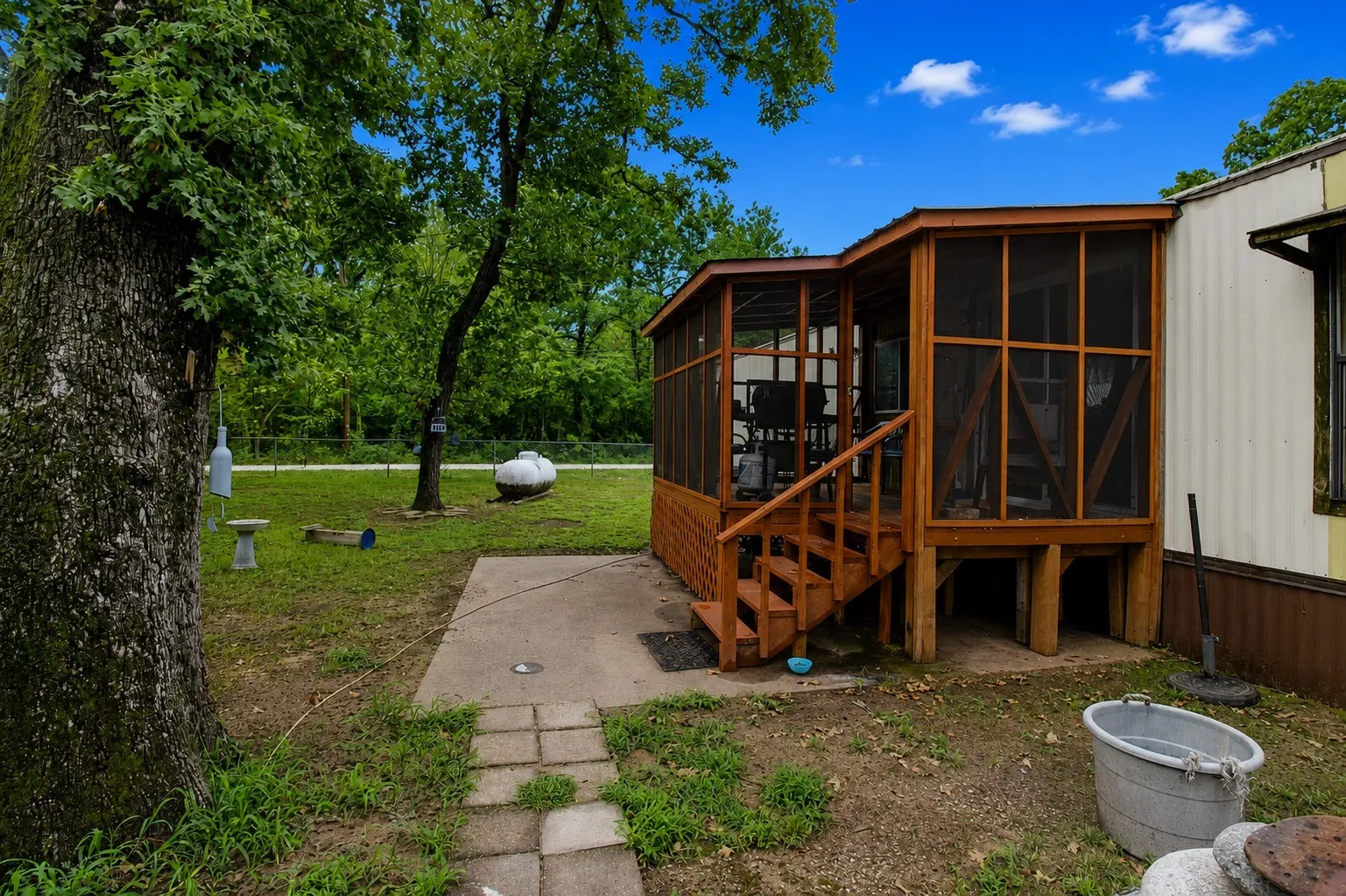 Mobile Home For Sale in Henderson County , 921 Crown Drive, Tool, Texas 75143, 3 Bedroom, 2 Bathroom, Garage spaces, 1,064 Sqft, built in 1978, mls#21335999, Real Estate Agent in Tool, Homes For Sale in Henderson county, Homes For Sale in Tool, Realtor in Tool Texas, Real Estate Brokerage Independent Realty Texas, Luminita Cordes Realtor