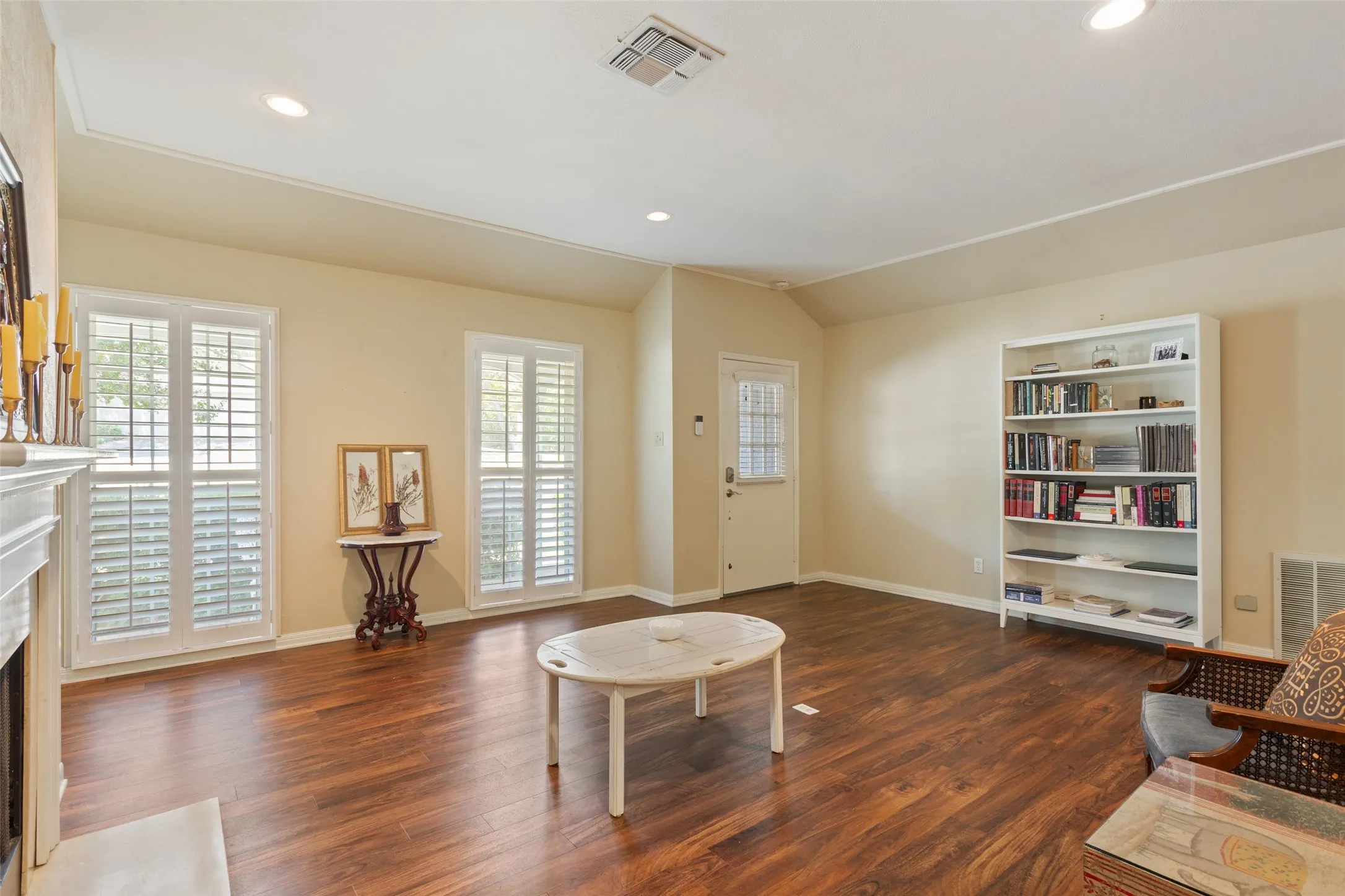 Single Family Residence For Sale in Mc Lennan County , 4544 Westchester Drive, Waco, Texas 76710, 3 Bedroom, 2 Bathroom, 2 Garage spaces, 2,325 Sqft, built in 1977, mls#21214922, Real Estate Agent in Waco, Homes For Sale in Mc Lennan county, Homes For Sale in Waco, Realtor in Waco Texas, Real Estate Brokerage Independent Realty Texas, Luminita Cordes Realtor