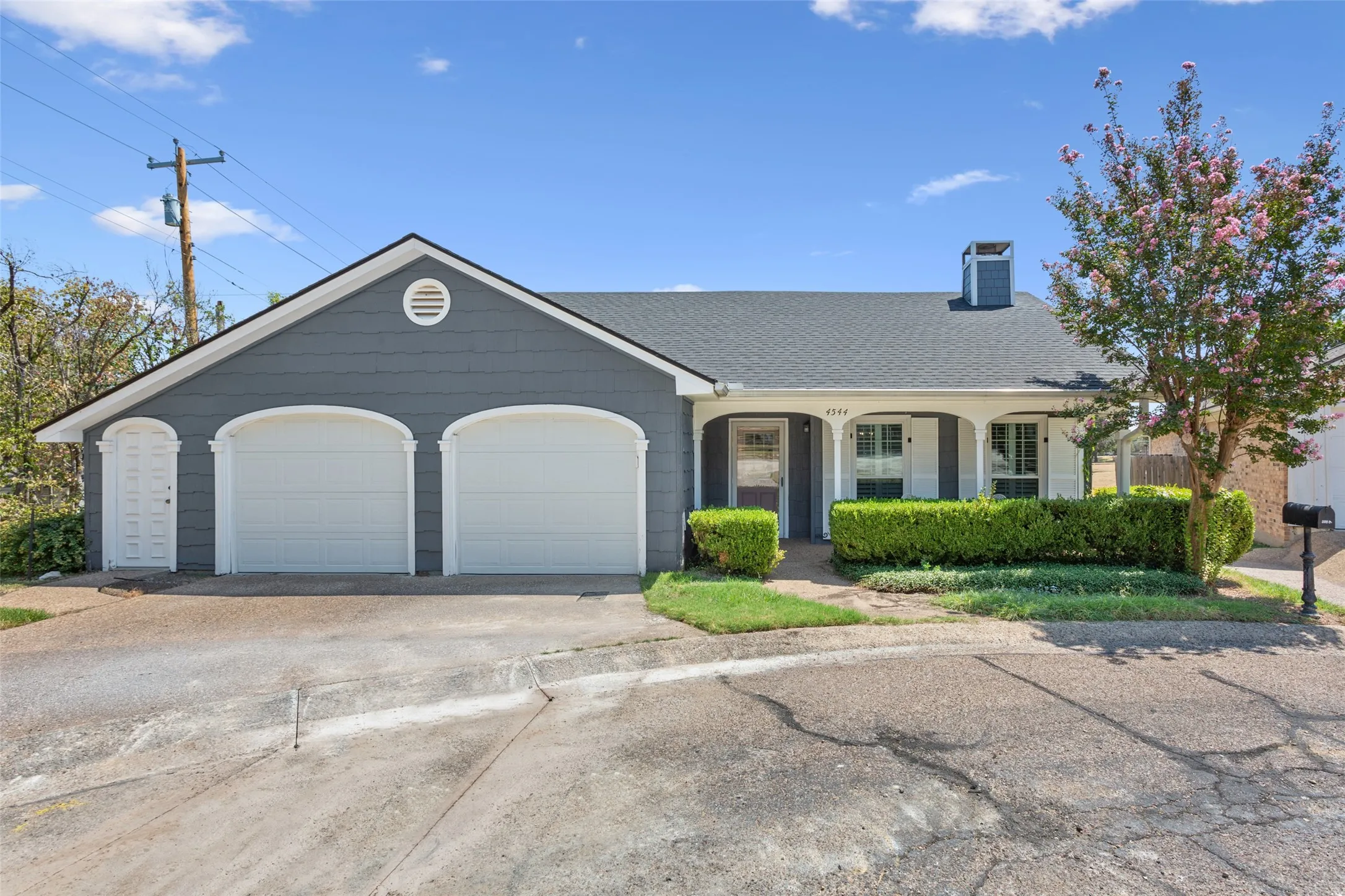 Single Family Residence For Sale in Mc Lennan County , 4544 Westchester Drive, Waco, Texas 76710, 3 Bedroom, 2 Bathroom, 2 Garage spaces, 2,325 Sqft, built in 1977, mls#21214922, Real Estate Agent in Waco, Homes For Sale in Mc Lennan county, Homes For Sale in Waco, Realtor in Waco Texas, Real Estate Brokerage Independent Realty Texas, Luminita Cordes Realtor