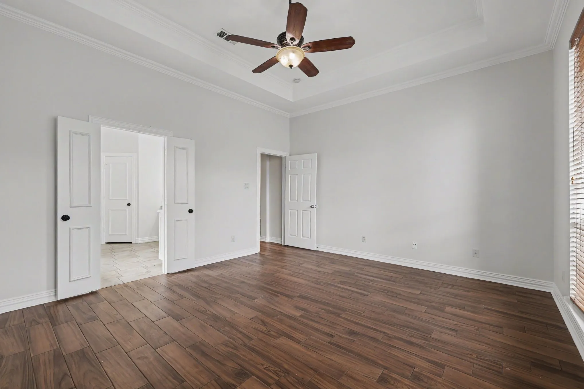 Single Family Residence For Sale in Tarrant County , 2016 Kodiak Court, Arlington, Texas 76013, 3 Bedroom, 2 Bathroom, 2 Garage spaces, 2,026 Sqft, built in 2004, mls#21335912, Real Estate Agent in Arlington, Homes For Sale in Tarrant county, Homes For Sale in Arlington, Realtor in Arlington Texas, Real Estate Brokerage Independent Realty Texas, Luminita Cordes Realtor