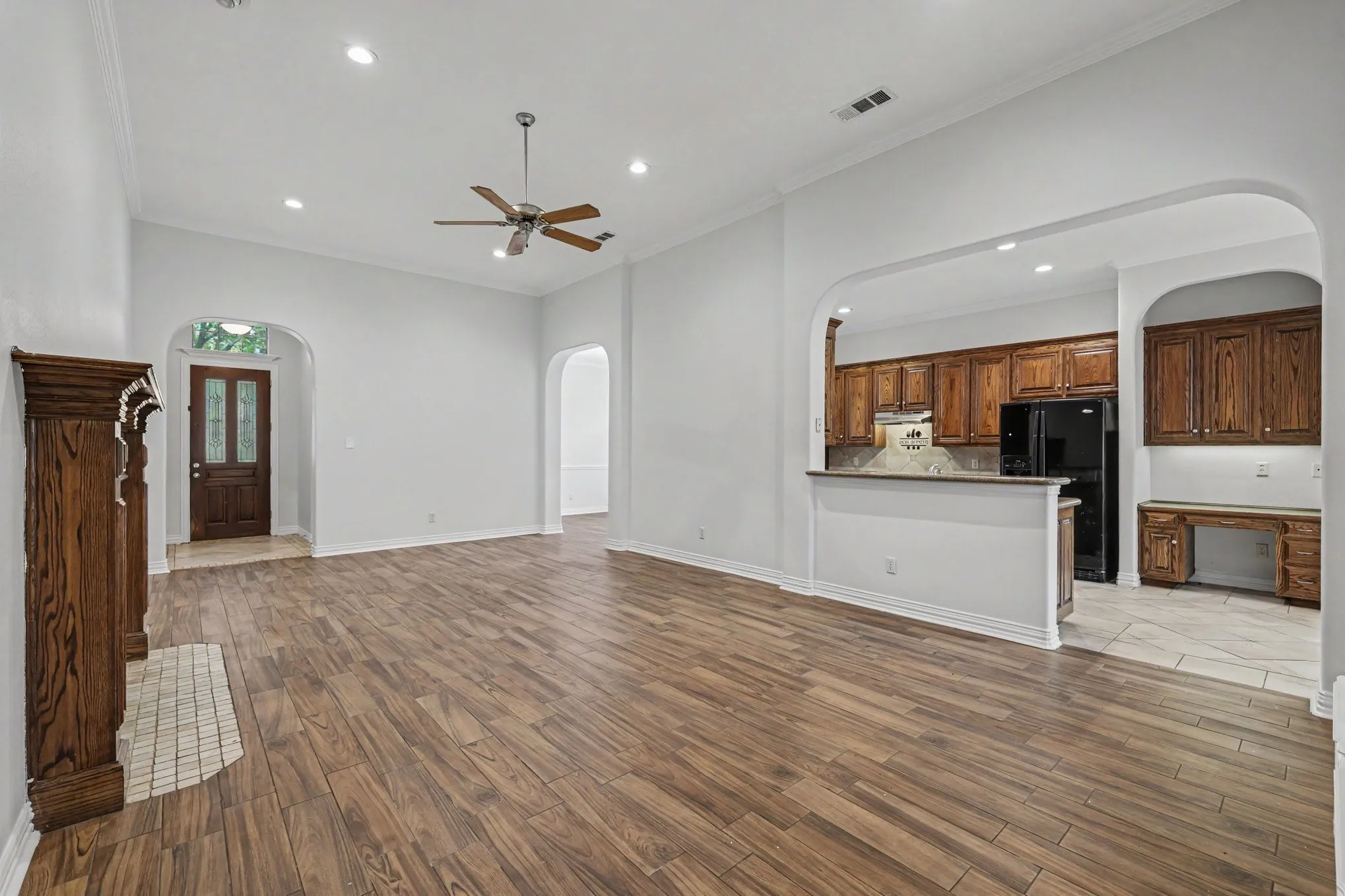 Single Family Residence For Sale in Tarrant County , 2016 Kodiak Court, Arlington, Texas 76013, 3 Bedroom, 2 Bathroom, 2 Garage spaces, 2,026 Sqft, built in 2004, mls#21335912, Real Estate Agent in Arlington, Homes For Sale in Tarrant county, Homes For Sale in Arlington, Realtor in Arlington Texas, Real Estate Brokerage Independent Realty Texas, Luminita Cordes Realtor