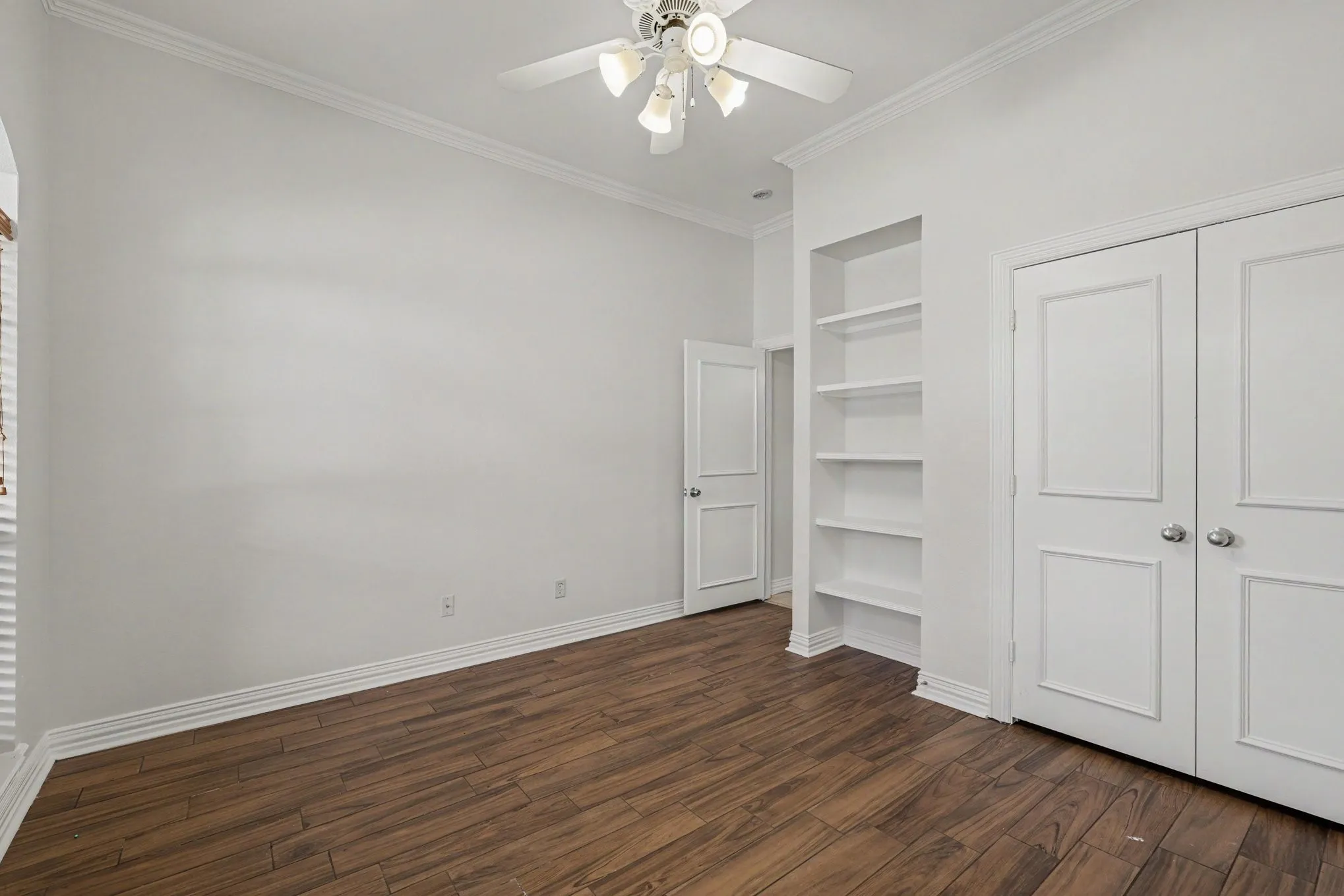 Single Family Residence For Sale in Tarrant County , 2016 Kodiak Court, Arlington, Texas 76013, 3 Bedroom, 2 Bathroom, 2 Garage spaces, 2,026 Sqft, built in 2004, mls#21335912, Real Estate Agent in Arlington, Homes For Sale in Tarrant county, Homes For Sale in Arlington, Realtor in Arlington Texas, Real Estate Brokerage Independent Realty Texas, Luminita Cordes Realtor