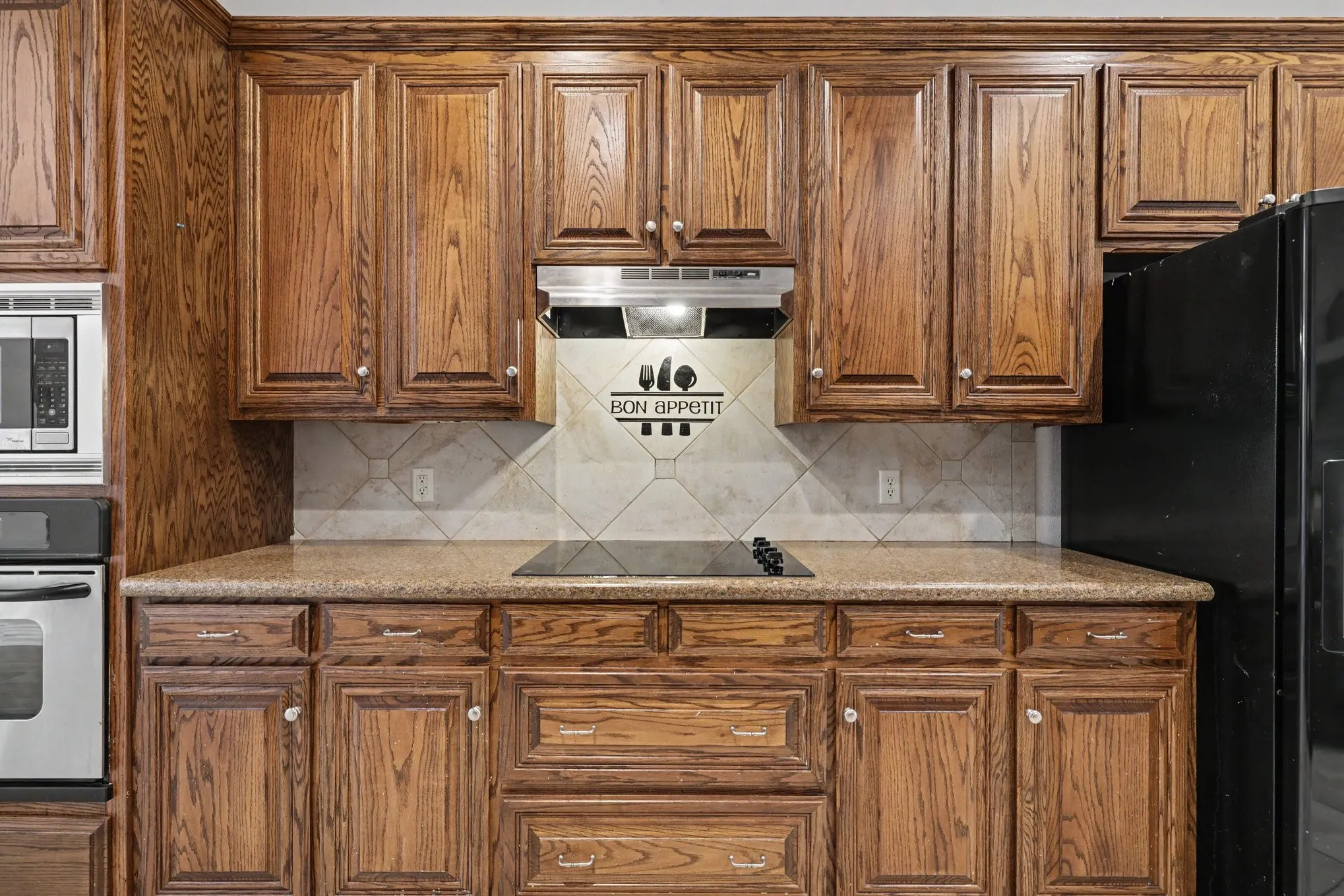 Single Family Residence For Sale in Tarrant County , 2016 Kodiak Court, Arlington, Texas 76013, 3 Bedroom, 2 Bathroom, 2 Garage spaces, 2,026 Sqft, built in 2004, mls#21335912, Real Estate Agent in Arlington, Homes For Sale in Tarrant county, Homes For Sale in Arlington, Realtor in Arlington Texas, Real Estate Brokerage Independent Realty Texas, Luminita Cordes Realtor
