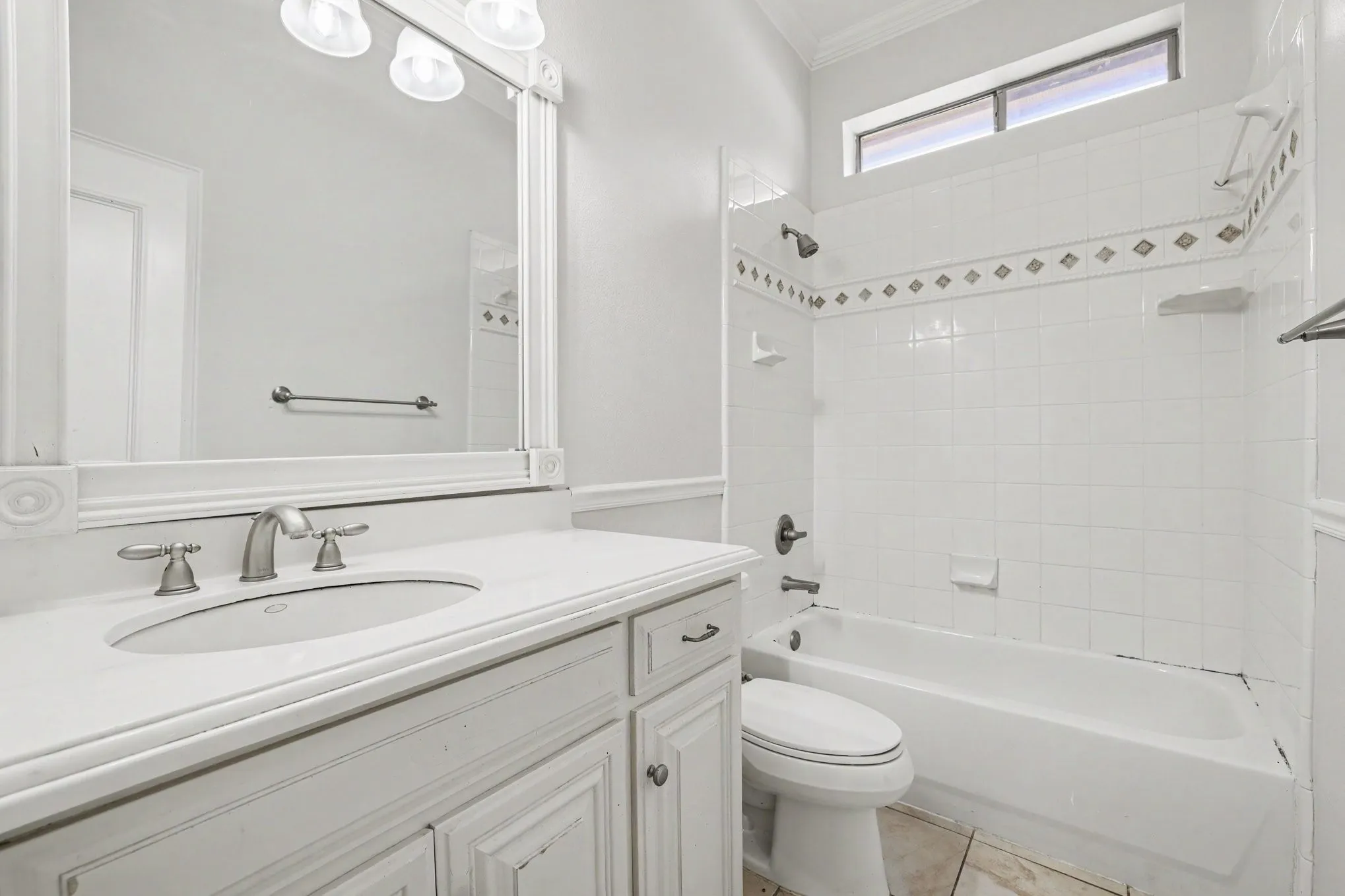 Single Family Residence For Sale in Tarrant County , 2016 Kodiak Court, Arlington, Texas 76013, 3 Bedroom, 2 Bathroom, 2 Garage spaces, 2,026 Sqft, built in 2004, mls#21335912, Real Estate Agent in Arlington, Homes For Sale in Tarrant county, Homes For Sale in Arlington, Realtor in Arlington Texas, Real Estate Brokerage Independent Realty Texas, Luminita Cordes Realtor