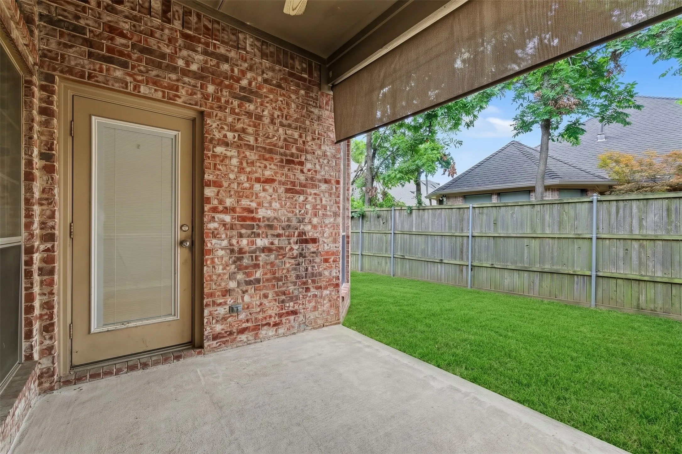 Single Family Residence For Sale in Tarrant County , 2016 Kodiak Court, Arlington, Texas 76013, 3 Bedroom, 2 Bathroom, 2 Garage spaces, 2,026 Sqft, built in 2004, mls#21335912, Real Estate Agent in Arlington, Homes For Sale in Tarrant county, Homes For Sale in Arlington, Realtor in Arlington Texas, Real Estate Brokerage Independent Realty Texas, Luminita Cordes Realtor