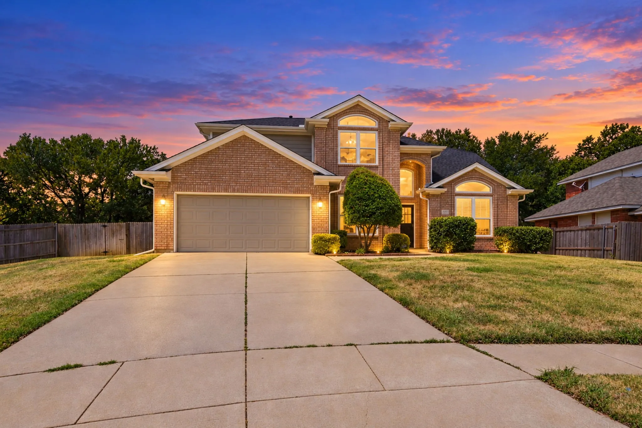 Single Family Residence For Sale in Tarrant County , 901 Tennison Drive, Euless, Texas 76039, 4 Bedroom, 3 Bathroom, 2 Garage spaces, 2,336 Sqft, built in 1995, mls#21336314, Real Estate Agent in Euless, Homes For Sale in Tarrant county, Homes For Sale in Euless, Realtor in Euless Texas, Real Estate Brokerage Independent Realty Texas, Luminita Cordes Realtor