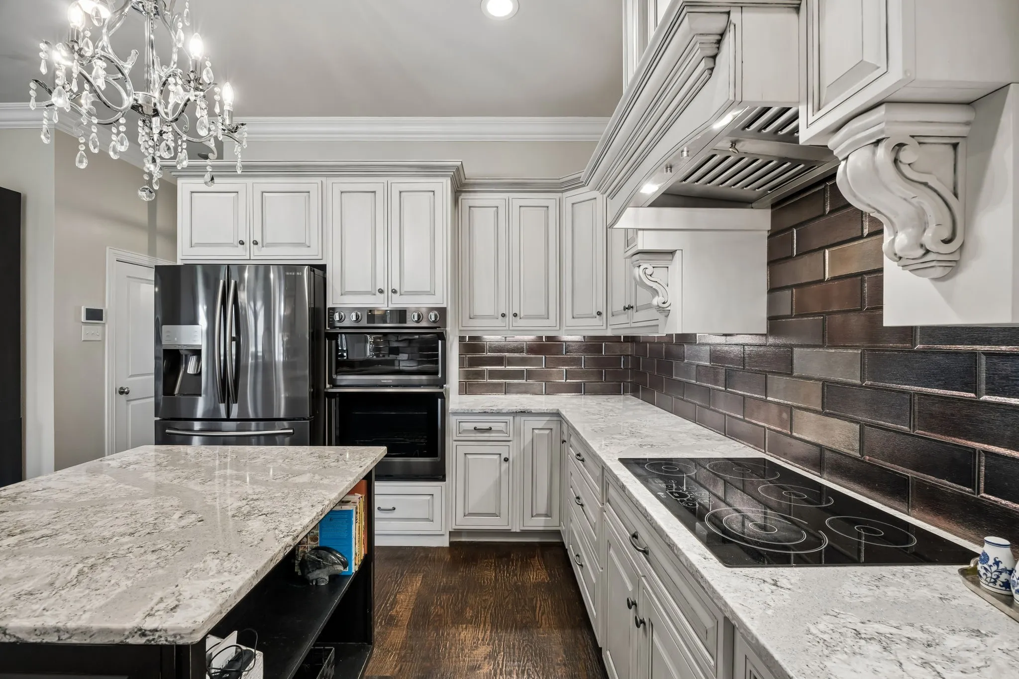 Here you can see the electric cooktop, microwave and oven.