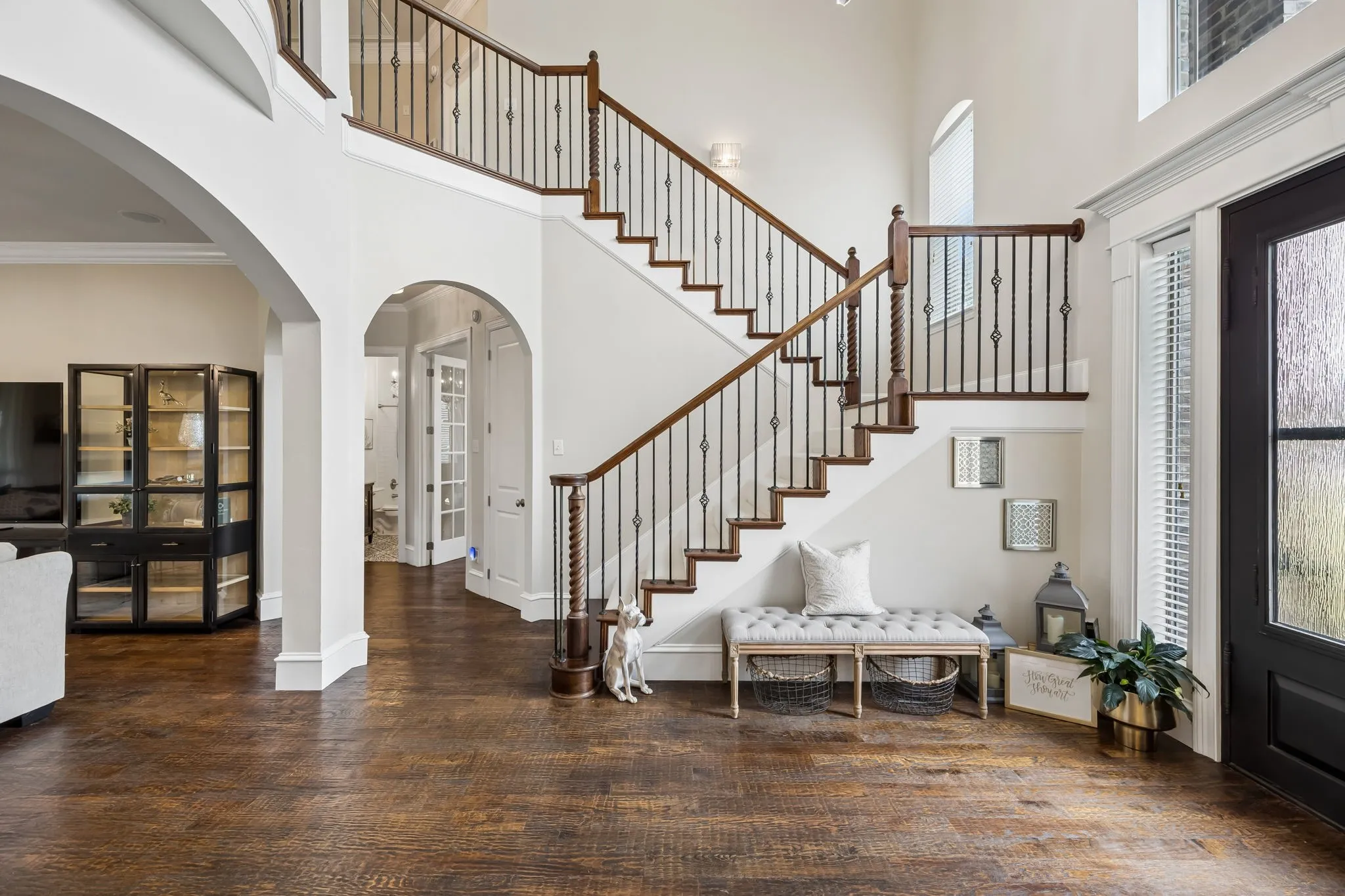 Two story grand​​‌​​​​‌​​‌‌​‌‌​​​‌‌​‌​‌​‌​​​‌​​ entrance