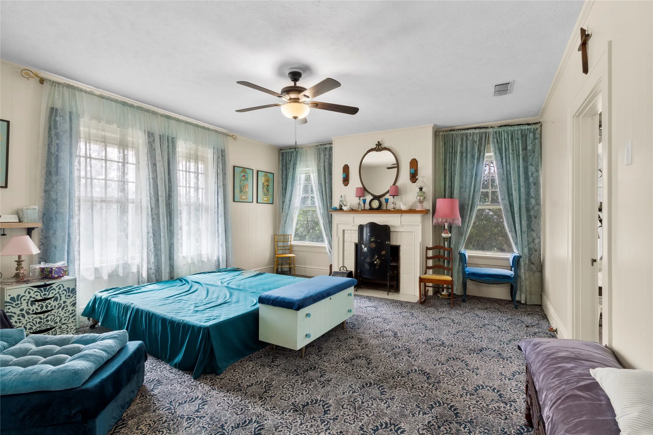 Single Family Residence For Sale in Limestone County , 400 S Mckinney Street, Mexia, Texas 76667, 3 Bedroom, 2 Bathroom, Garage spaces, 2,481 Sqft, built in 1923, mls#21336263, Real Estate Agent in Mexia, Homes For Sale in Limestone county, Homes For Sale in Mexia, Realtor in Mexia Texas, Real Estate Brokerage Independent Realty Texas, Luminita Cordes Realtor