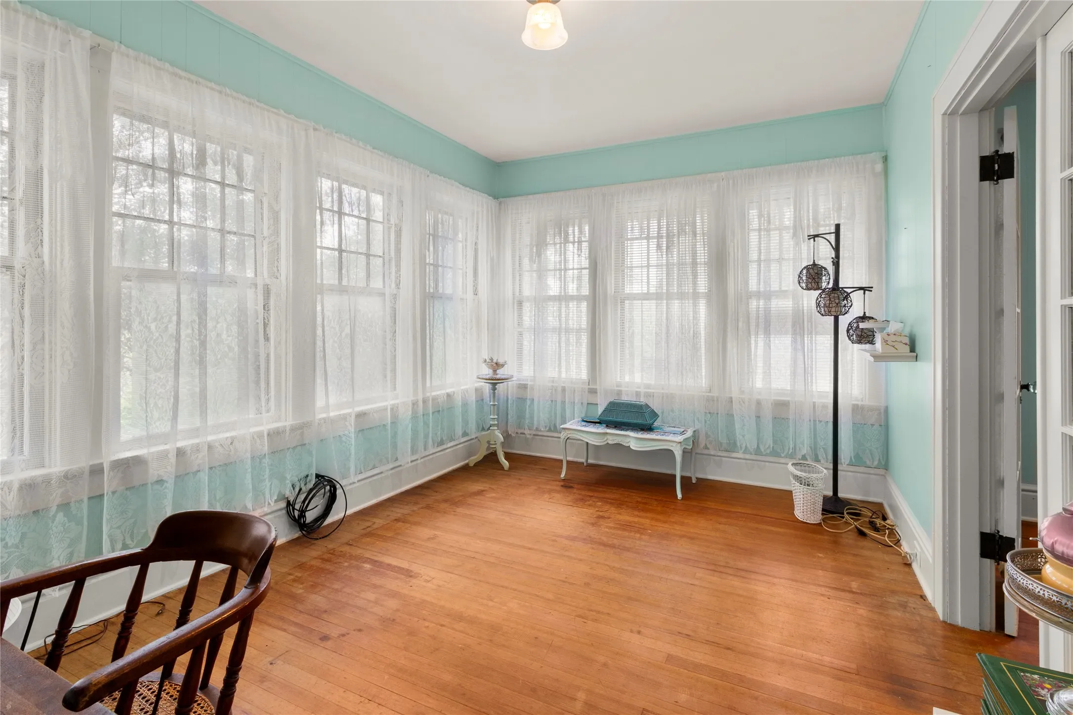 Single Family Residence For Sale in Limestone County , 400 S Mckinney Street, Mexia, Texas 76667, 3 Bedroom, 2 Bathroom, Garage spaces, 2,481 Sqft, built in 1923, mls#21336263, Real Estate Agent in Mexia, Homes For Sale in Limestone county, Homes For Sale in Mexia, Realtor in Mexia Texas, Real Estate Brokerage Independent Realty Texas, Luminita Cordes Realtor