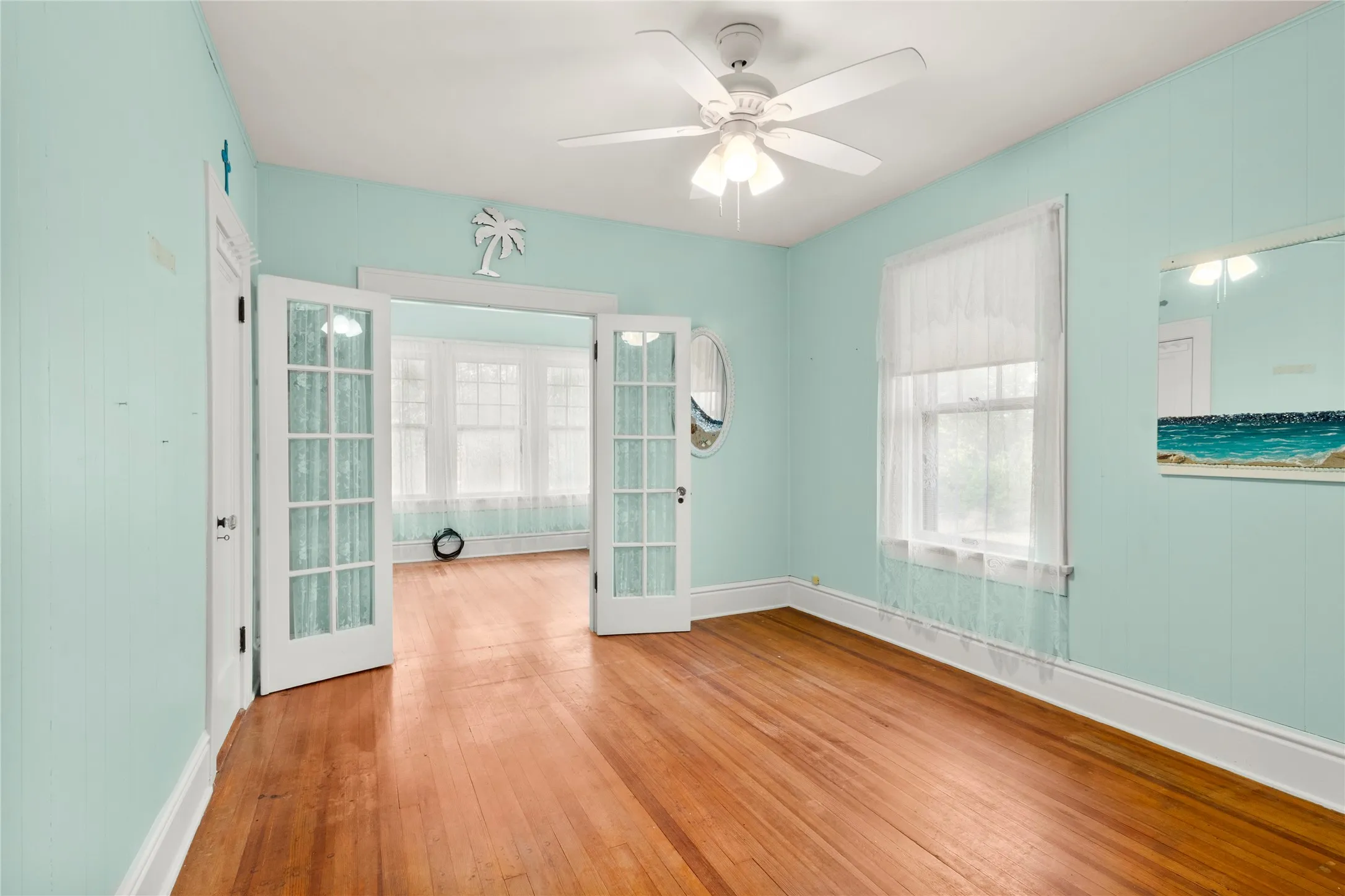 Single Family Residence For Sale in Limestone County , 400 S Mckinney Street, Mexia, Texas 76667, 3 Bedroom, 2 Bathroom, Garage spaces, 2,481 Sqft, built in 1923, mls#21336263, Real Estate Agent in Mexia, Homes For Sale in Limestone county, Homes For Sale in Mexia, Realtor in Mexia Texas, Real Estate Brokerage Independent Realty Texas, Luminita Cordes Realtor