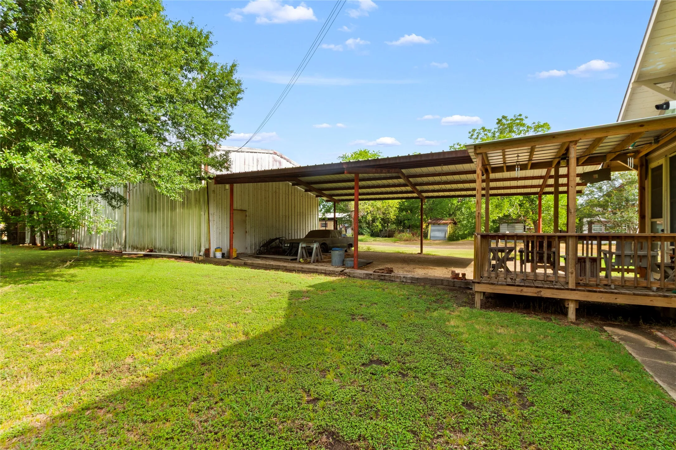 Single Family Residence For Sale in Limestone County , 400 S Mckinney Street, Mexia, Texas 76667, 3 Bedroom, 2 Bathroom, Garage spaces, 2,481 Sqft, built in 1923, mls#21336263, Real Estate Agent in Mexia, Homes For Sale in Limestone county, Homes For Sale in Mexia, Realtor in Mexia Texas, Real Estate Brokerage Independent Realty Texas, Luminita Cordes Realtor