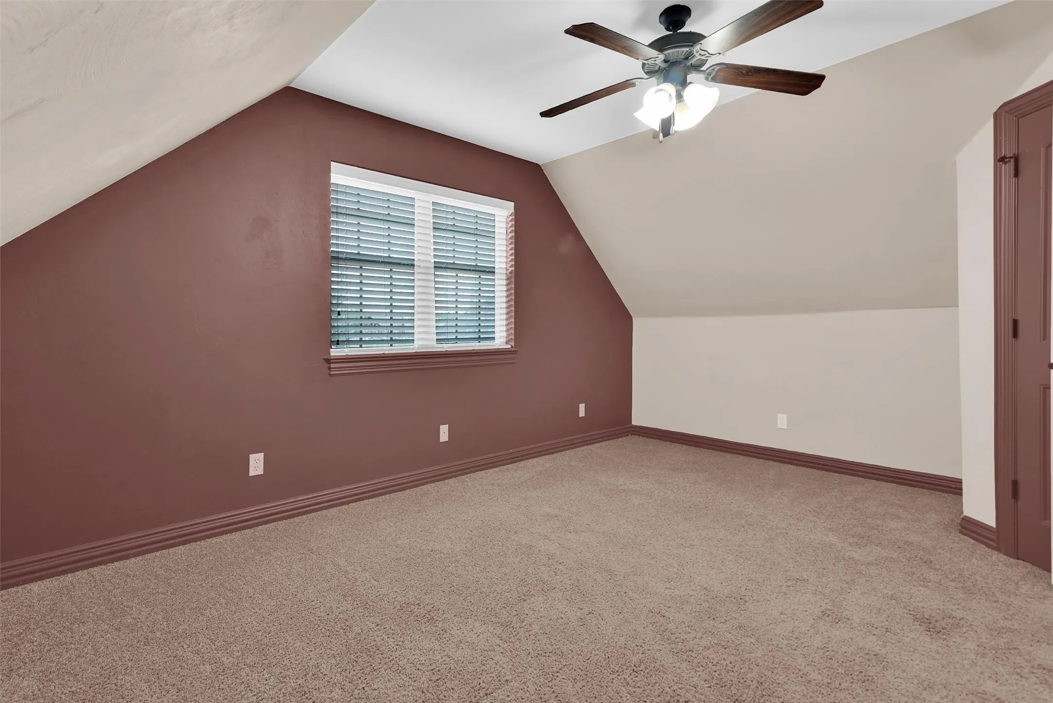 Single Family Residence For Sale in Grayson County , 2417 Westhaven Court, Sherman, Texas 75092, 4 Bedroom, 3 Bathroom, 2 Garage spaces, 2,413 Sqft, built in 2007, mls#21336256, Real Estate Agent in Sherman, Homes For Sale in Grayson county, Homes For Sale in Sherman, Realtor in Sherman Texas, Real Estate Brokerage Independent Realty Texas, Luminita Cordes Realtor