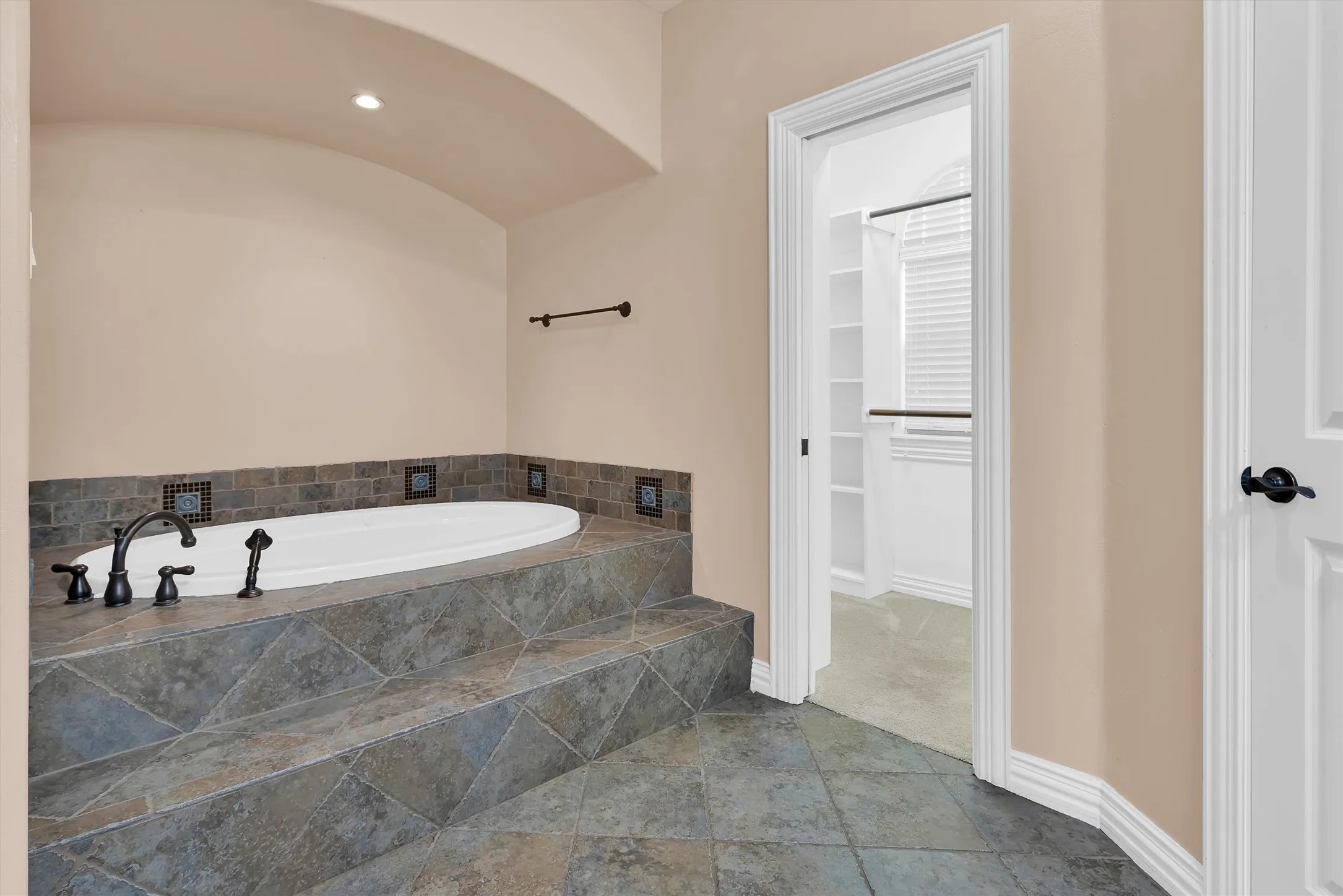 Single Family Residence For Sale in Grayson County , 2417 Westhaven Court, Sherman, Texas 75092, 4 Bedroom, 3 Bathroom, 2 Garage spaces, 2,413 Sqft, built in 2007, mls#21336256, Real Estate Agent in Sherman, Homes For Sale in Grayson county, Homes For Sale in Sherman, Realtor in Sherman Texas, Real Estate Brokerage Independent Realty Texas, Luminita Cordes Realtor