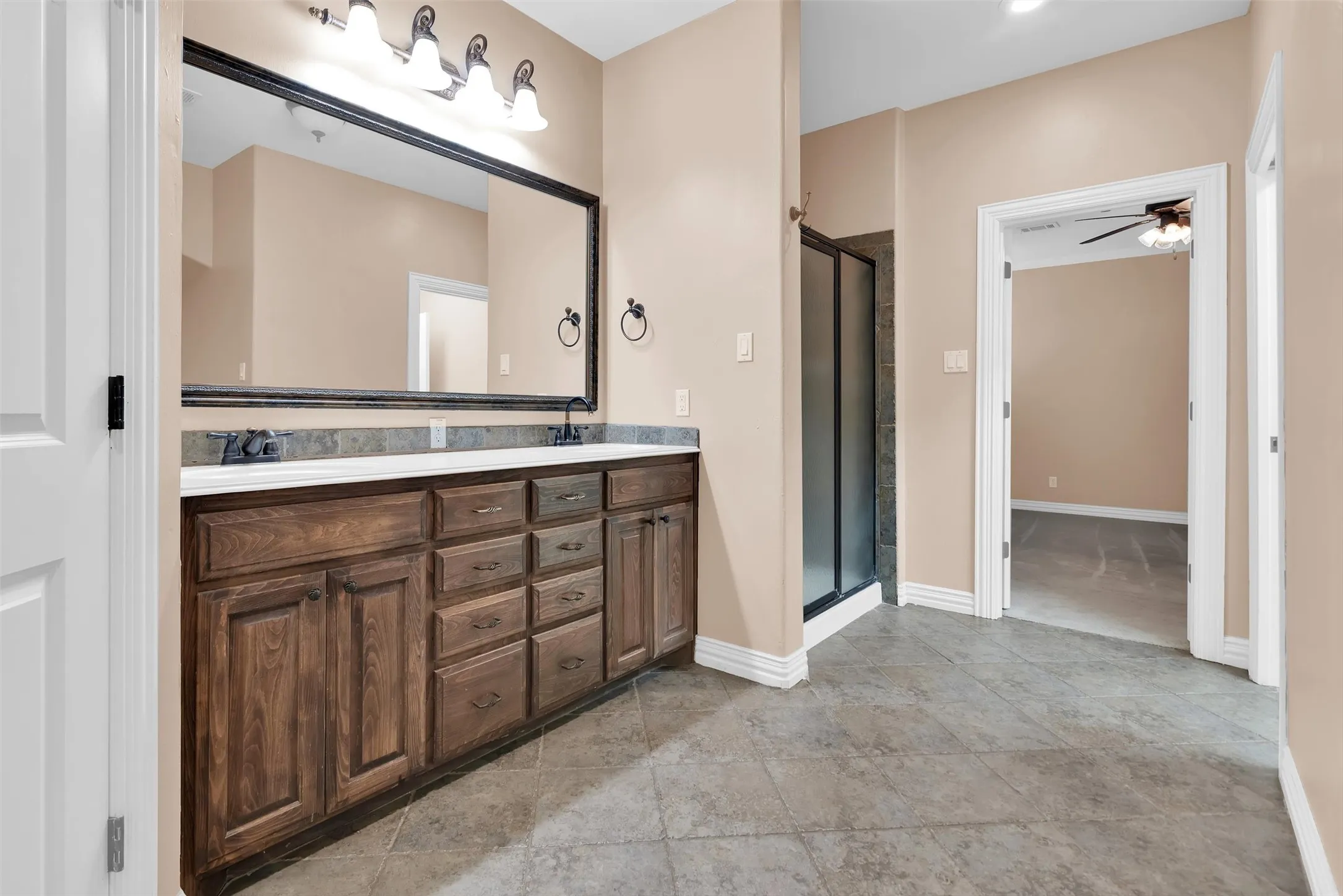 Single Family Residence For Sale in Grayson County , 2417 Westhaven Court, Sherman, Texas 75092, 4 Bedroom, 3 Bathroom, 2 Garage spaces, 2,413 Sqft, built in 2007, mls#21336256, Real Estate Agent in Sherman, Homes For Sale in Grayson county, Homes For Sale in Sherman, Realtor in Sherman Texas, Real Estate Brokerage Independent Realty Texas, Luminita Cordes Realtor