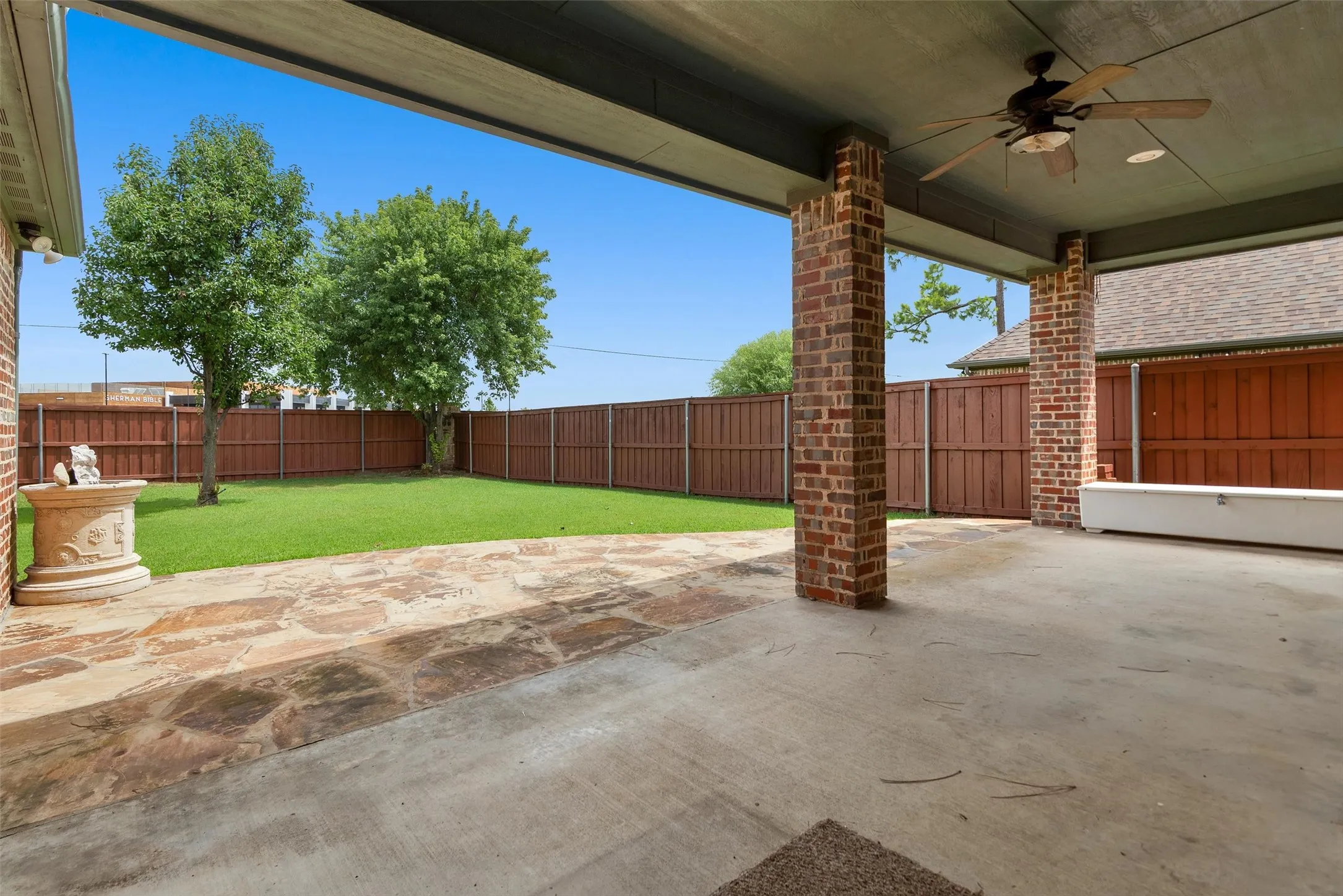 Single Family Residence For Sale in Grayson County , 2417 Westhaven Court, Sherman, Texas 75092, 4 Bedroom, 3 Bathroom, 2 Garage spaces, 2,413 Sqft, built in 2007, mls#21336256, Real Estate Agent in Sherman, Homes For Sale in Grayson county, Homes For Sale in Sherman, Realtor in Sherman Texas, Real Estate Brokerage Independent Realty Texas, Luminita Cordes Realtor