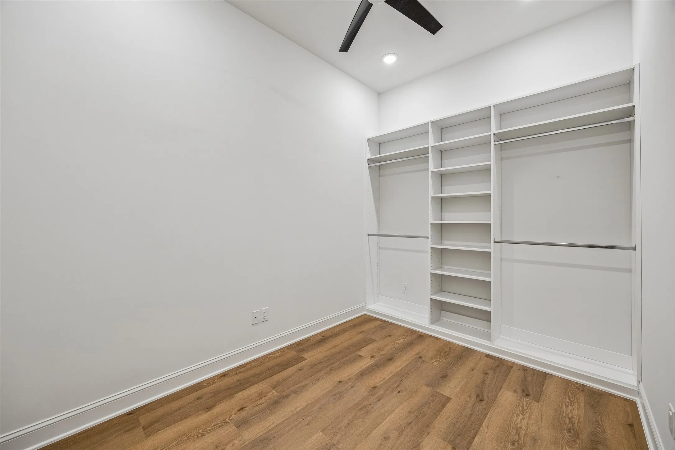 Apartment For Rent in Dallas County , 2010 Commerce Street B202, Dallas, Texas 75201, 1 Bedroom, 2 Bathroom, Garage spaces, 944 Sqft, built in 1925, mls#21335273, Real Estate Agent in Dallas, Homes For Rent in Dallas county, Homes For Rent in Dallas, Realtor in Dallas Texas, Real Estate Brokerage Independent Realty Texas, Luminita Cordes Realtor