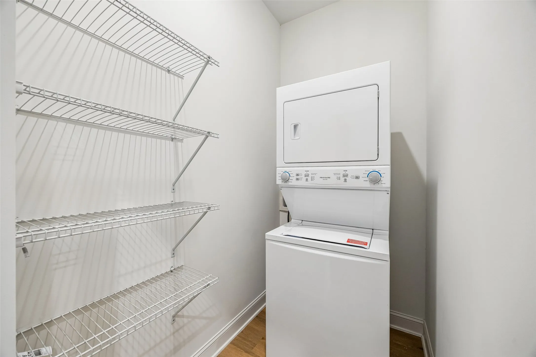 Apartment For Rent in Dallas County , 2010 Commerce Street B202, Dallas, Texas 75201, 1 Bedroom, 2 Bathroom, Garage spaces, 944 Sqft, built in 1925, mls#21335273, Real Estate Agent in Dallas, Homes For Rent in Dallas county, Homes For Rent in Dallas, Realtor in Dallas Texas, Real Estate Brokerage Independent Realty Texas, Luminita Cordes Realtor