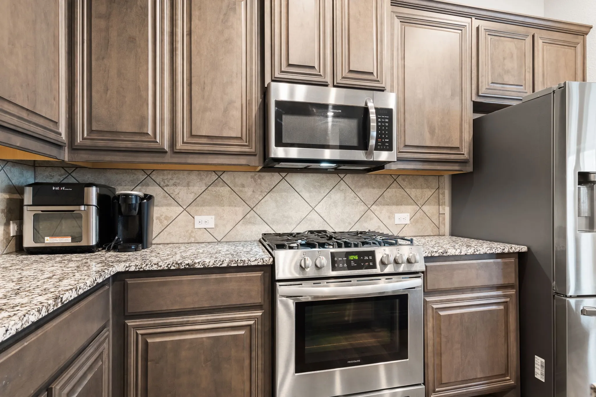 Single Family Residence For Rent in Johnson County , 2761 Lisa Maria Street, Burleson, Texas 76028, 3 Bedroom, 2 Bathroom, 2 Garage spaces, 1,859 Sqft, built in 2020, mls#21334383, Real Estate Agent in Burleson, Homes For Rent in Johnson county, Homes For Rent in Burleson, Realtor in Burleson Texas, Real Estate Brokerage Independent Realty Texas, Luminita Cordes Realtor