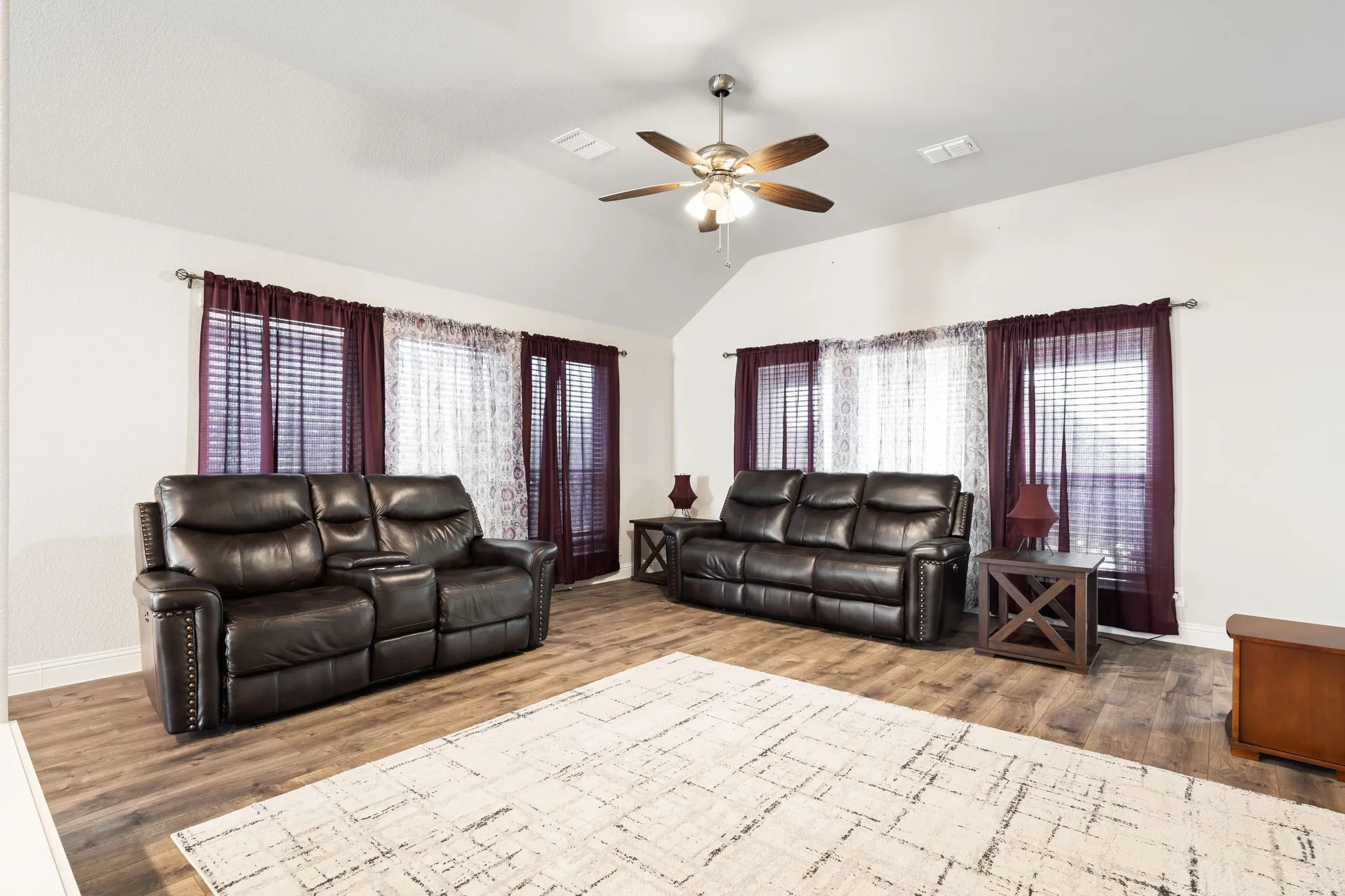 Single Family Residence For Rent in Johnson County , 2761 Lisa Maria Street, Burleson, Texas 76028, 3 Bedroom, 2 Bathroom, 2 Garage spaces, 1,859 Sqft, built in 2020, mls#21334383, Real Estate Agent in Burleson, Homes For Rent in Johnson county, Homes For Rent in Burleson, Realtor in Burleson Texas, Real Estate Brokerage Independent Realty Texas, Luminita Cordes Realtor
