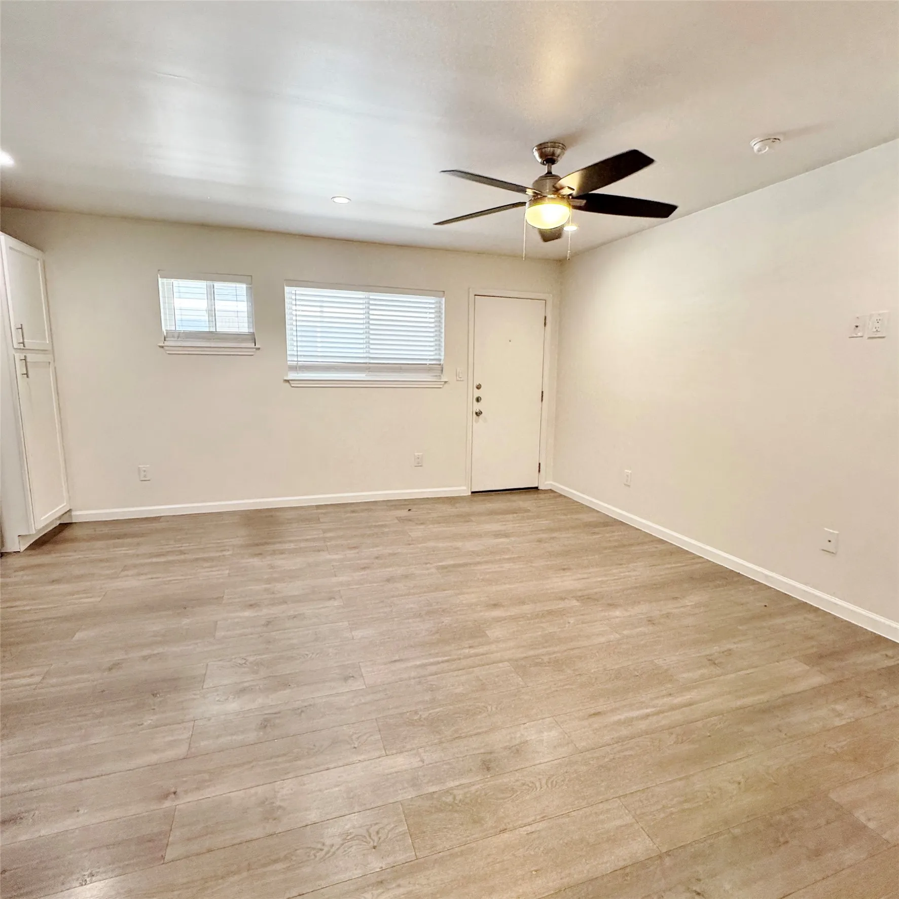 Apartment For Rent in Dallas County , 5010 San Jacinto Street 204, Dallas, Texas 75206, 1 Bedroom, 1 Bathroom, Garage spaces, 650 Sqft, built in 1959, mls#21336337, Real Estate Agent in Dallas, Homes For Rent in Dallas county, Homes For Rent in Dallas, Realtor in Dallas Texas, Real Estate Brokerage Independent Realty Texas, Luminita Cordes Realtor