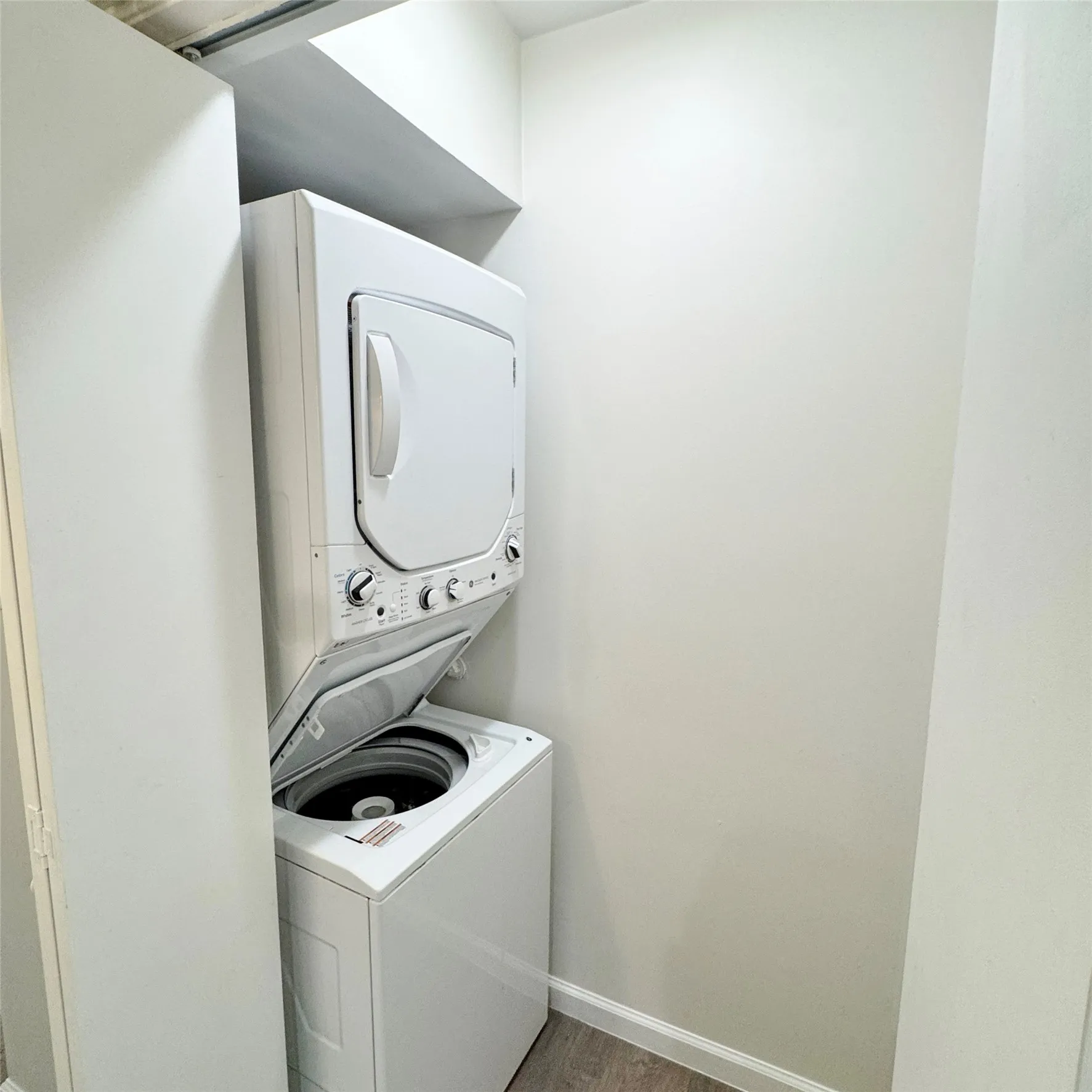 Apartment For Rent in Dallas County , 5010 San Jacinto Street 204, Dallas, Texas 75206, 1 Bedroom, 1 Bathroom, Garage spaces, 650 Sqft, built in 1959, mls#21336337, Real Estate Agent in Dallas, Homes For Rent in Dallas county, Homes For Rent in Dallas, Realtor in Dallas Texas, Real Estate Brokerage Independent Realty Texas, Luminita Cordes Realtor