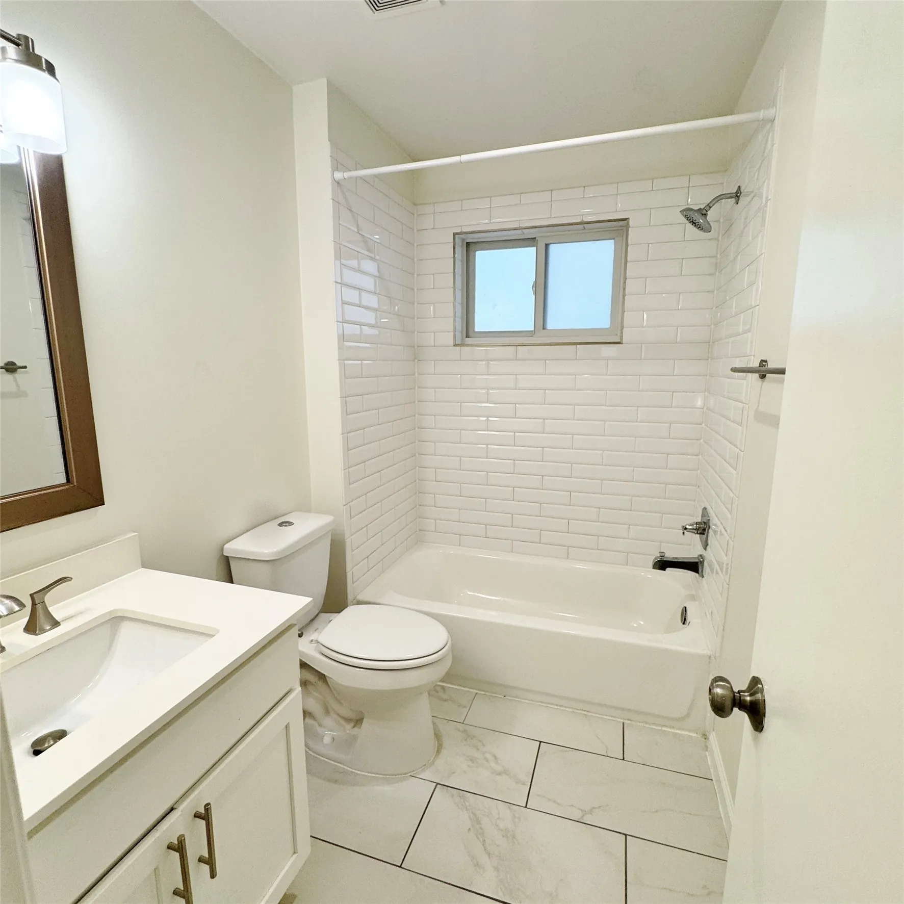Apartment For Rent in Dallas County , 5010 San Jacinto Street 204, Dallas, Texas 75206, 1 Bedroom, 1 Bathroom, Garage spaces, 650 Sqft, built in 1959, mls#21336337, Real Estate Agent in Dallas, Homes For Rent in Dallas county, Homes For Rent in Dallas, Realtor in Dallas Texas, Real Estate Brokerage Independent Realty Texas, Luminita Cordes Realtor