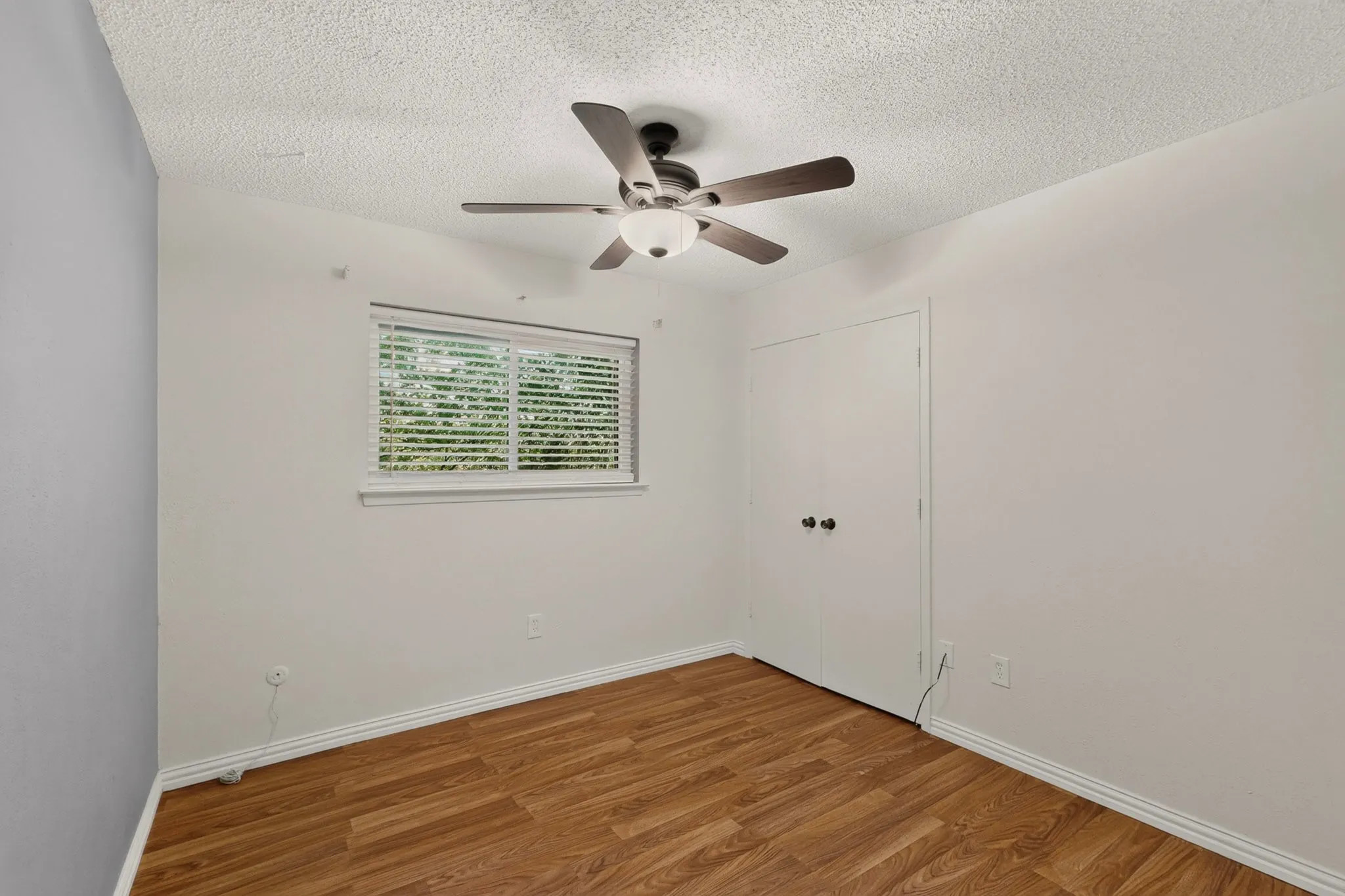 Single Family Residence For Sale in Tarrant County , 7305 Southridge Trail, Fort Worth, Texas 76133, 4 Bedroom, 2 Bathroom, 2 Garage spaces, 1,810 Sqft, built in 1979, mls#21335979, Real Estate Agent in Fort Worth, Homes For Sale in Tarrant county, Homes For Sale in Fort Worth, Realtor in Fort Worth Texas, Real Estate Brokerage Independent Realty Texas, Luminita Cordes Realtor