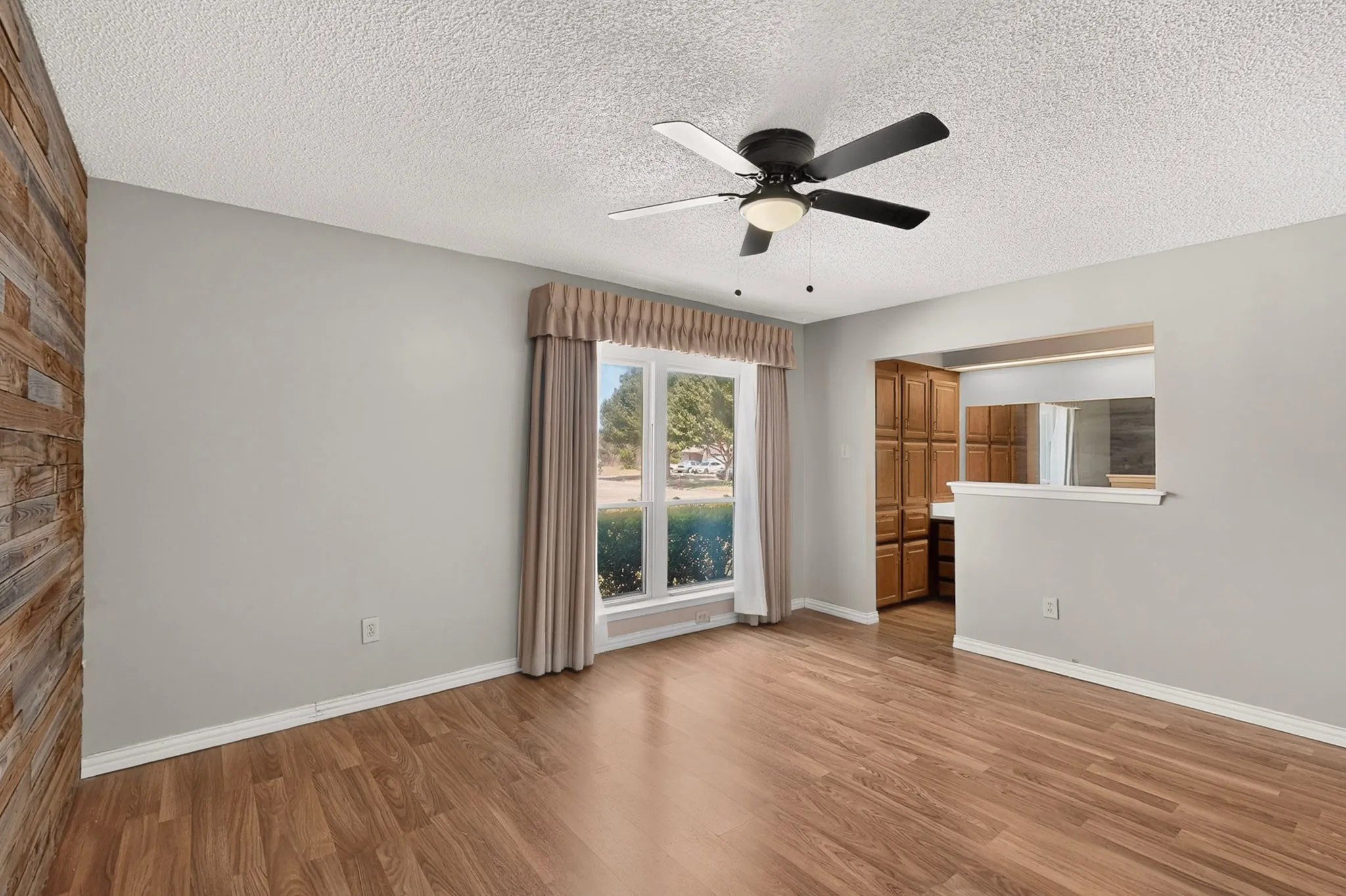 Single Family Residence For Sale in Tarrant County , 7305 Southridge Trail, Fort Worth, Texas 76133, 4 Bedroom, 2 Bathroom, 2 Garage spaces, 1,810 Sqft, built in 1979, mls#21335979, Real Estate Agent in Fort Worth, Homes For Sale in Tarrant county, Homes For Sale in Fort Worth, Realtor in Fort Worth Texas, Real Estate Brokerage Independent Realty Texas, Luminita Cordes Realtor