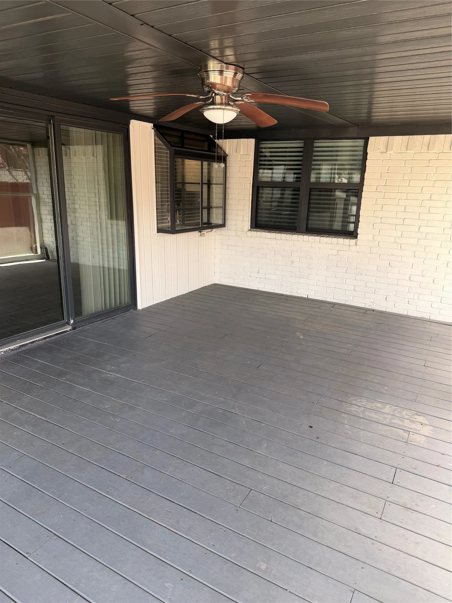 Single Family Residence For Sale in Denton County , 1262 Valencia Lane, Lewisville, Texas 75067, 3 Bedroom, 2 Bathroom, 2 Garage spaces, 1,472 Sqft, built in 1971, mls#21336322, Real Estate Agent in Lewisville, Homes For Sale in Denton county, Homes For Sale in Lewisville, Realtor in Lewisville Texas, Real Estate Brokerage Independent Realty Texas, Luminita Cordes Realtor
