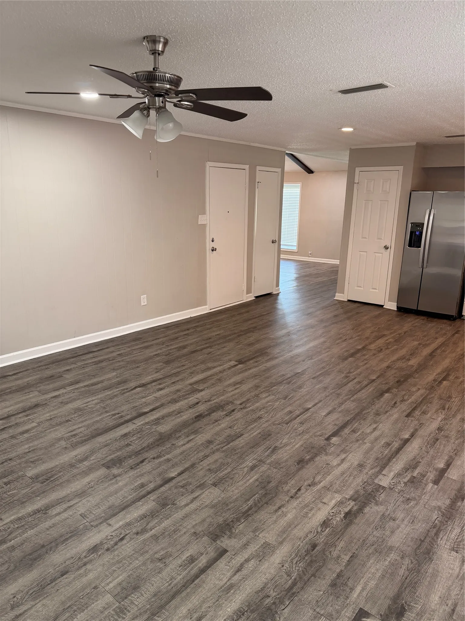 Single Family Residence For Sale in Denton County , 1262 Valencia Lane, Lewisville, Texas 75067, 3 Bedroom, 2 Bathroom, 2 Garage spaces, 1,472 Sqft, built in 1971, mls#21336322, Real Estate Agent in Lewisville, Homes For Sale in Denton county, Homes For Sale in Lewisville, Realtor in Lewisville Texas, Real Estate Brokerage Independent Realty Texas, Luminita Cordes Realtor