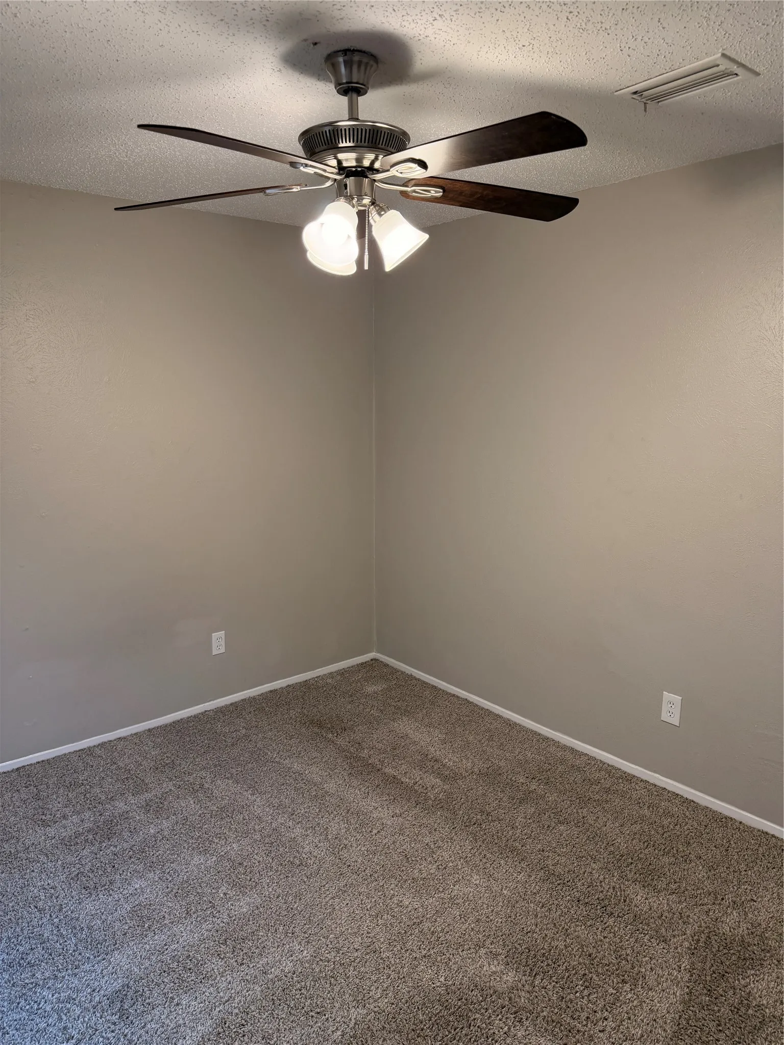 Single Family Residence For Sale in Denton County , 1262 Valencia Lane, Lewisville, Texas 75067, 3 Bedroom, 2 Bathroom, 2 Garage spaces, 1,472 Sqft, built in 1971, mls#21336322, Real Estate Agent in Lewisville, Homes For Sale in Denton county, Homes For Sale in Lewisville, Realtor in Lewisville Texas, Real Estate Brokerage Independent Realty Texas, Luminita Cordes Realtor