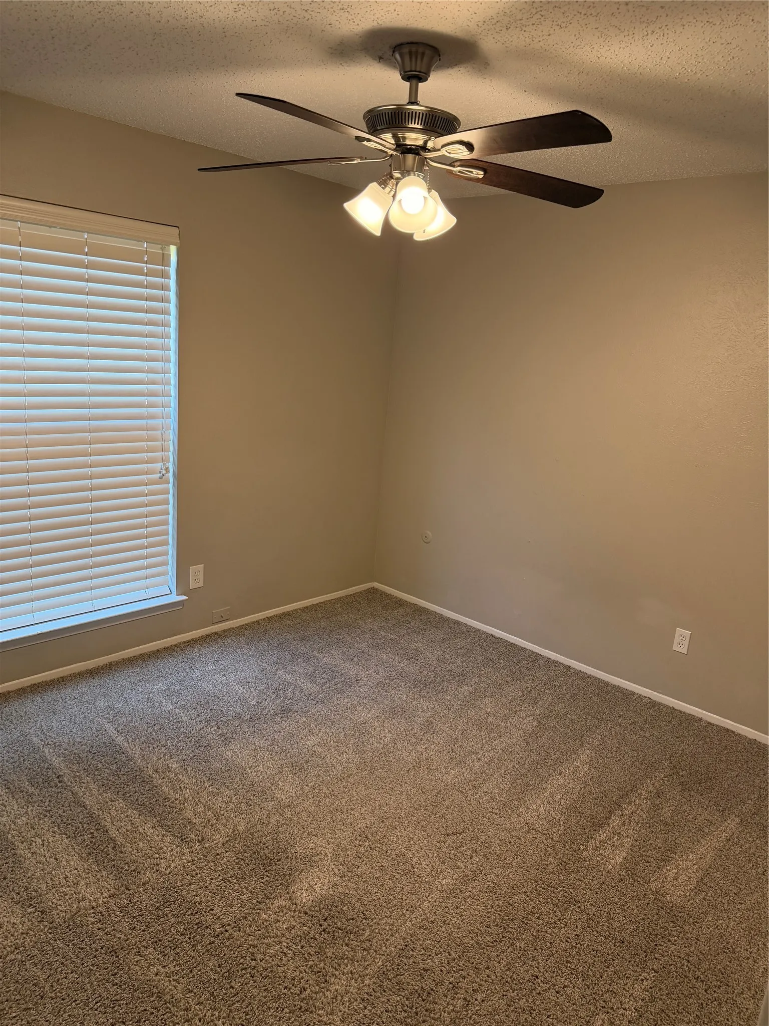 Single Family Residence For Sale in Denton County , 1262 Valencia Lane, Lewisville, Texas 75067, 3 Bedroom, 2 Bathroom, 2 Garage spaces, 1,472 Sqft, built in 1971, mls#21336322, Real Estate Agent in Lewisville, Homes For Sale in Denton county, Homes For Sale in Lewisville, Realtor in Lewisville Texas, Real Estate Brokerage Independent Realty Texas, Luminita Cordes Realtor