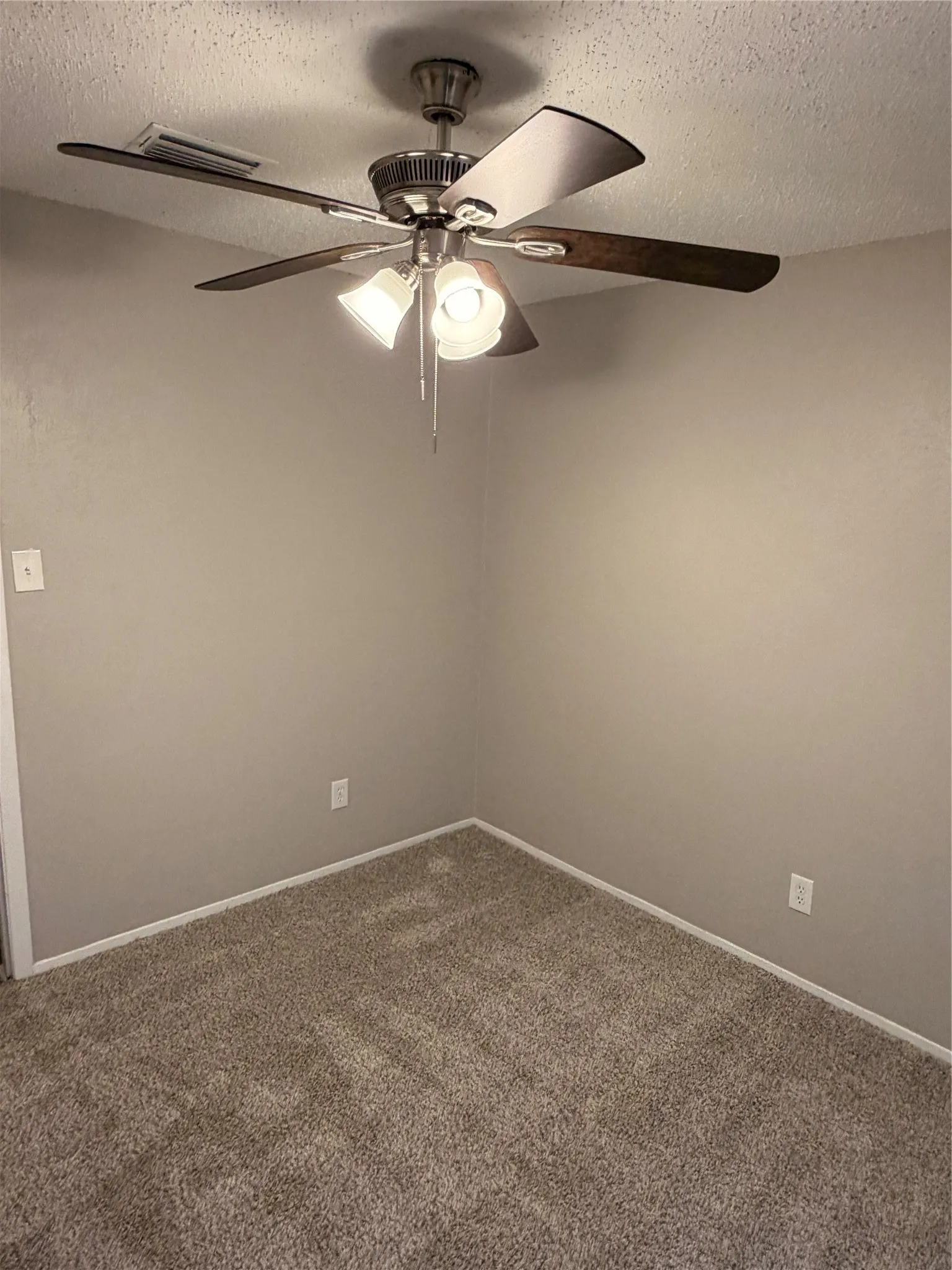 Single Family Residence For Sale in Denton County , 1262 Valencia Lane, Lewisville, Texas 75067, 3 Bedroom, 2 Bathroom, 2 Garage spaces, 1,472 Sqft, built in 1971, mls#21336322, Real Estate Agent in Lewisville, Homes For Sale in Denton county, Homes For Sale in Lewisville, Realtor in Lewisville Texas, Real Estate Brokerage Independent Realty Texas, Luminita Cordes Realtor