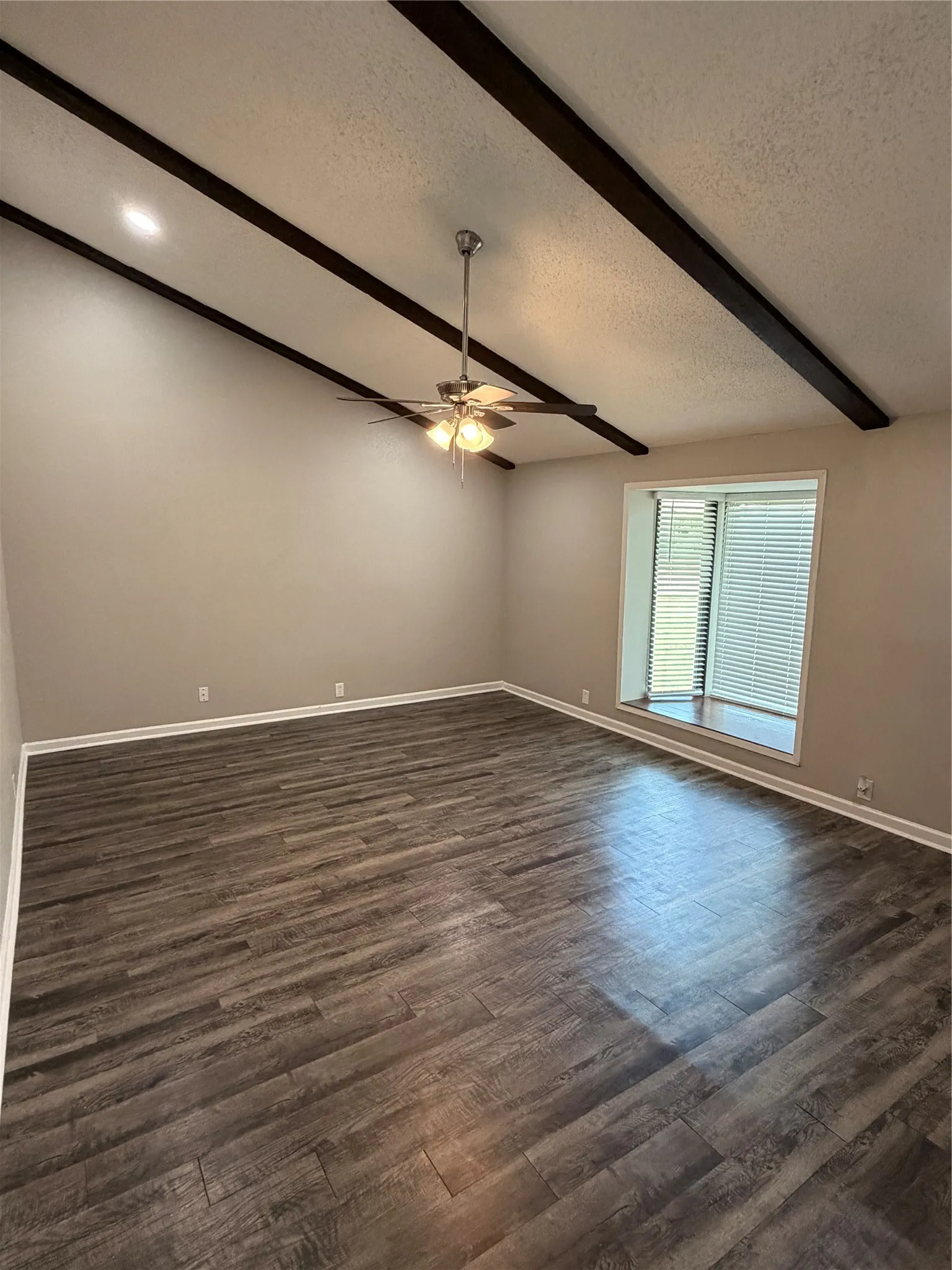 Single Family Residence For Sale in Denton County , 1262 Valencia Lane, Lewisville, Texas 75067, 3 Bedroom, 2 Bathroom, 2 Garage spaces, 1,472 Sqft, built in 1971, mls#21336322, Real Estate Agent in Lewisville, Homes For Sale in Denton county, Homes For Sale in Lewisville, Realtor in Lewisville Texas, Real Estate Brokerage Independent Realty Texas, Luminita Cordes Realtor