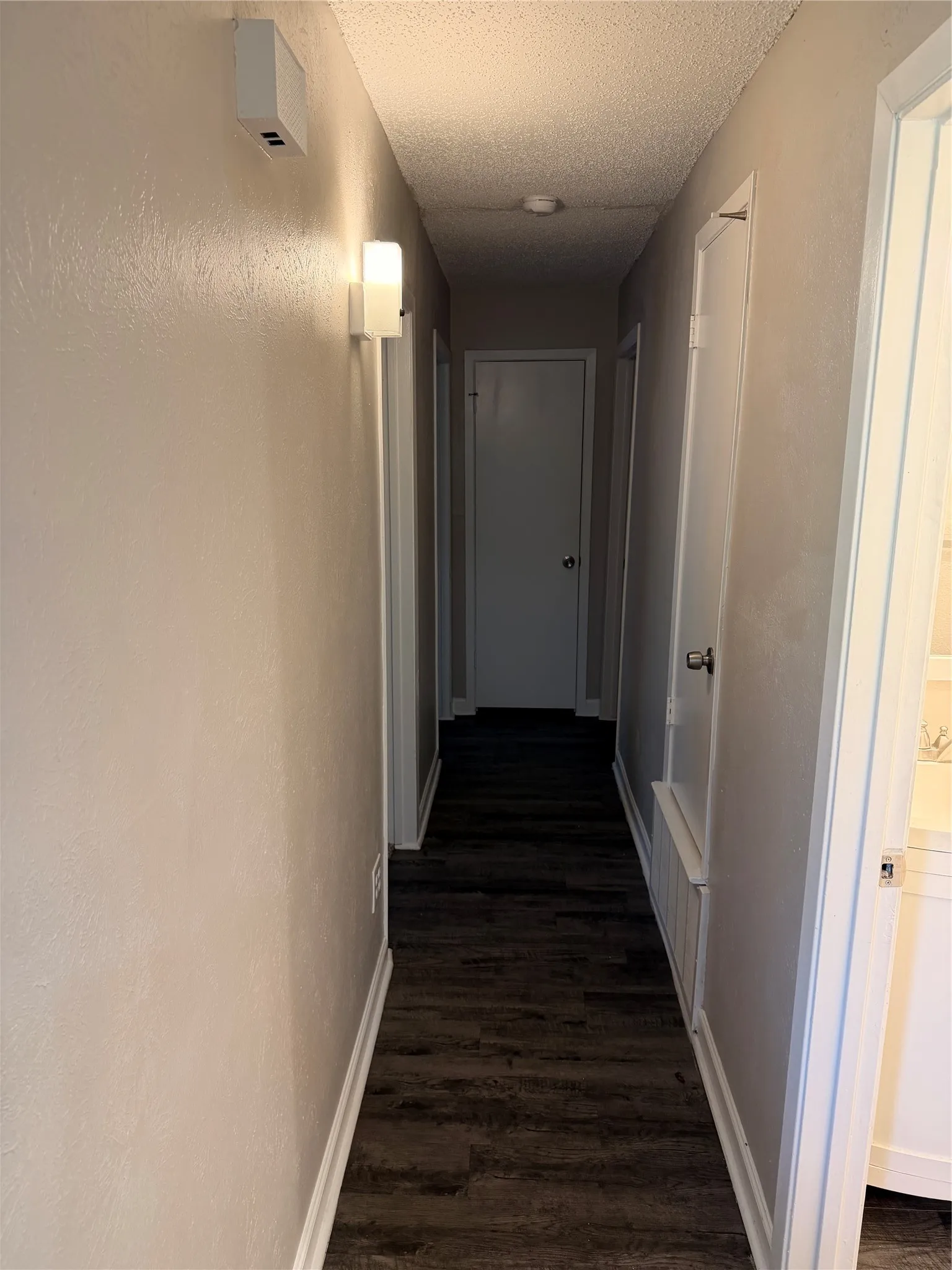 Single Family Residence For Sale in Denton County , 1262 Valencia Lane, Lewisville, Texas 75067, 3 Bedroom, 2 Bathroom, 2 Garage spaces, 1,472 Sqft, built in 1971, mls#21336322, Real Estate Agent in Lewisville, Homes For Sale in Denton county, Homes For Sale in Lewisville, Realtor in Lewisville Texas, Real Estate Brokerage Independent Realty Texas, Luminita Cordes Realtor