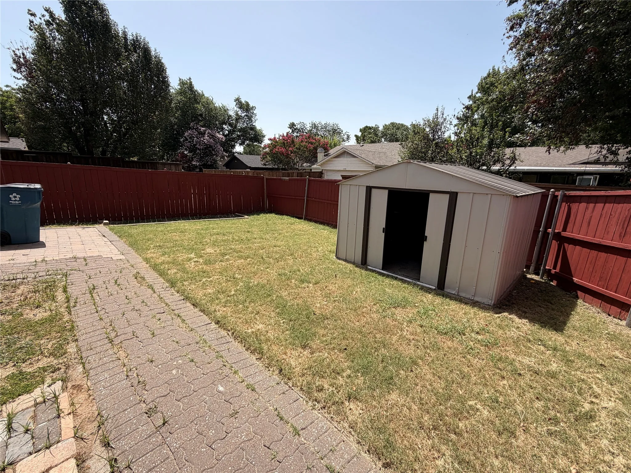 Single Family Residence For Sale in Denton County , 1262 Valencia Lane, Lewisville, Texas 75067, 3 Bedroom, 2 Bathroom, 2 Garage spaces, 1,472 Sqft, built in 1971, mls#21336322, Real Estate Agent in Lewisville, Homes For Sale in Denton county, Homes For Sale in Lewisville, Realtor in Lewisville Texas, Real Estate Brokerage Independent Realty Texas, Luminita Cordes Realtor