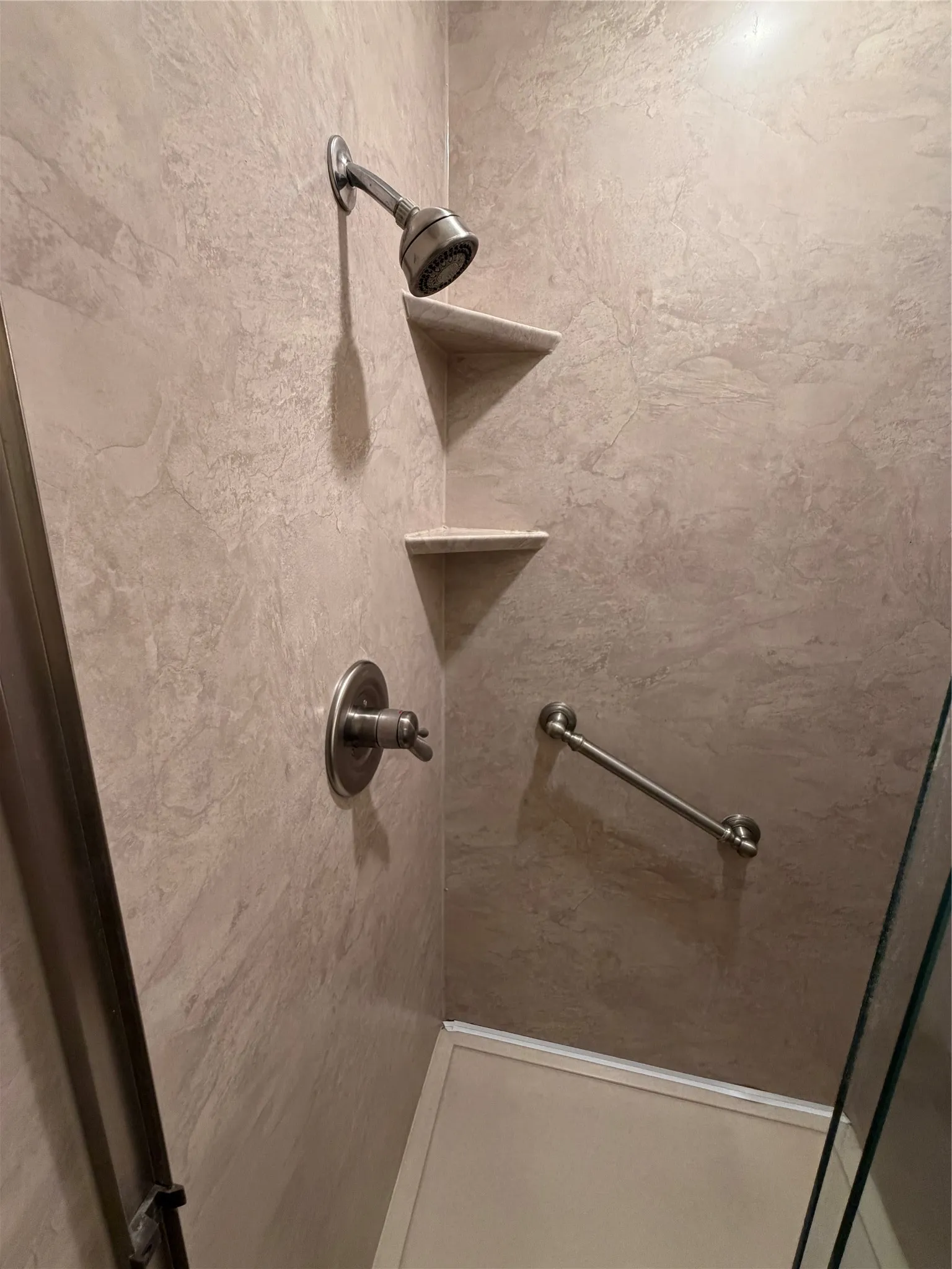Single Family Residence For Sale in Denton County , 1262 Valencia Lane, Lewisville, Texas 75067, 3 Bedroom, 2 Bathroom, 2 Garage spaces, 1,472 Sqft, built in 1971, mls#21336322, Real Estate Agent in Lewisville, Homes For Sale in Denton county, Homes For Sale in Lewisville, Realtor in Lewisville Texas, Real Estate Brokerage Independent Realty Texas, Luminita Cordes Realtor