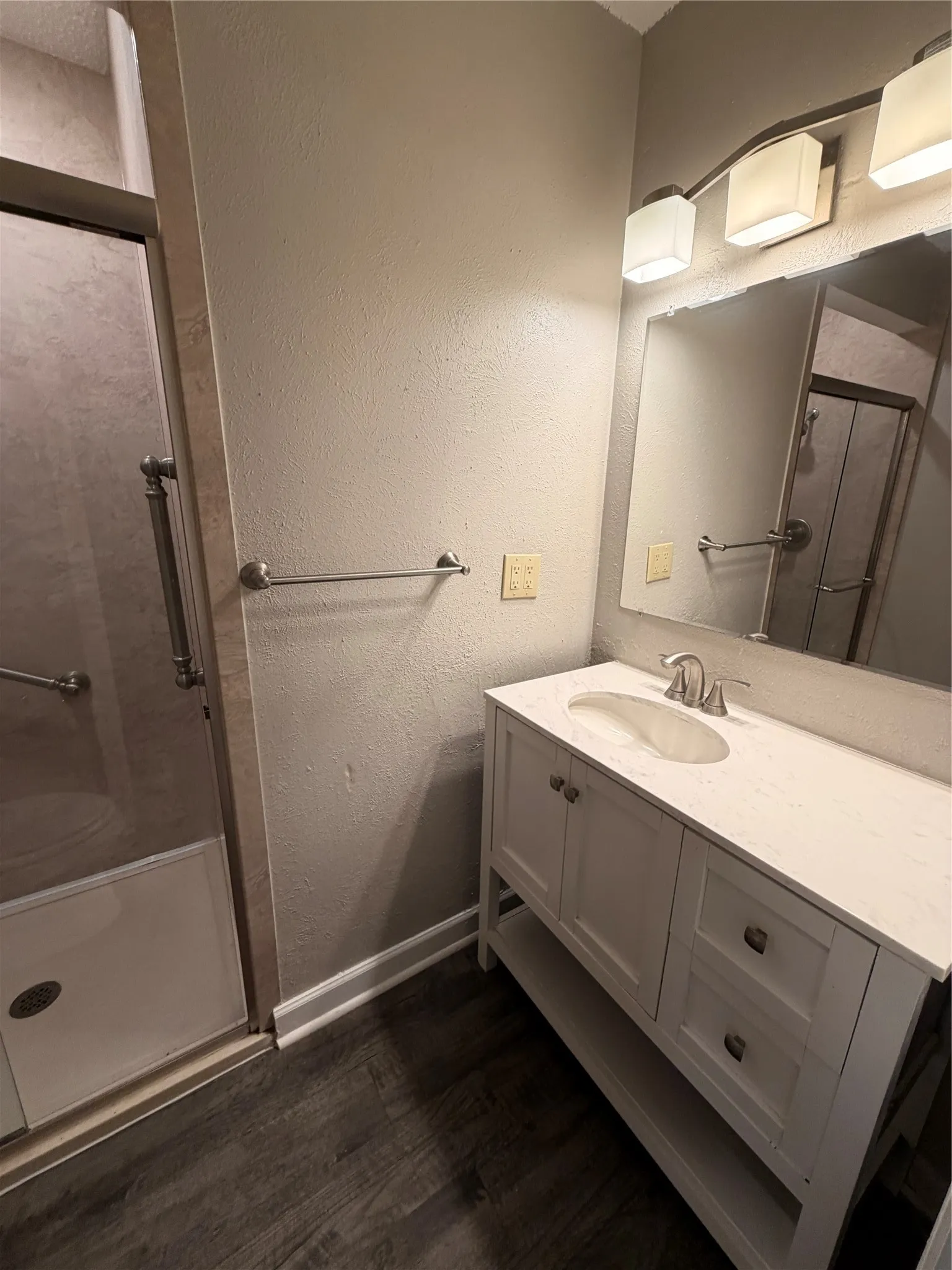 Single Family Residence For Sale in Denton County , 1262 Valencia Lane, Lewisville, Texas 75067, 3 Bedroom, 2 Bathroom, 2 Garage spaces, 1,472 Sqft, built in 1971, mls#21336322, Real Estate Agent in Lewisville, Homes For Sale in Denton county, Homes For Sale in Lewisville, Realtor in Lewisville Texas, Real Estate Brokerage Independent Realty Texas, Luminita Cordes Realtor