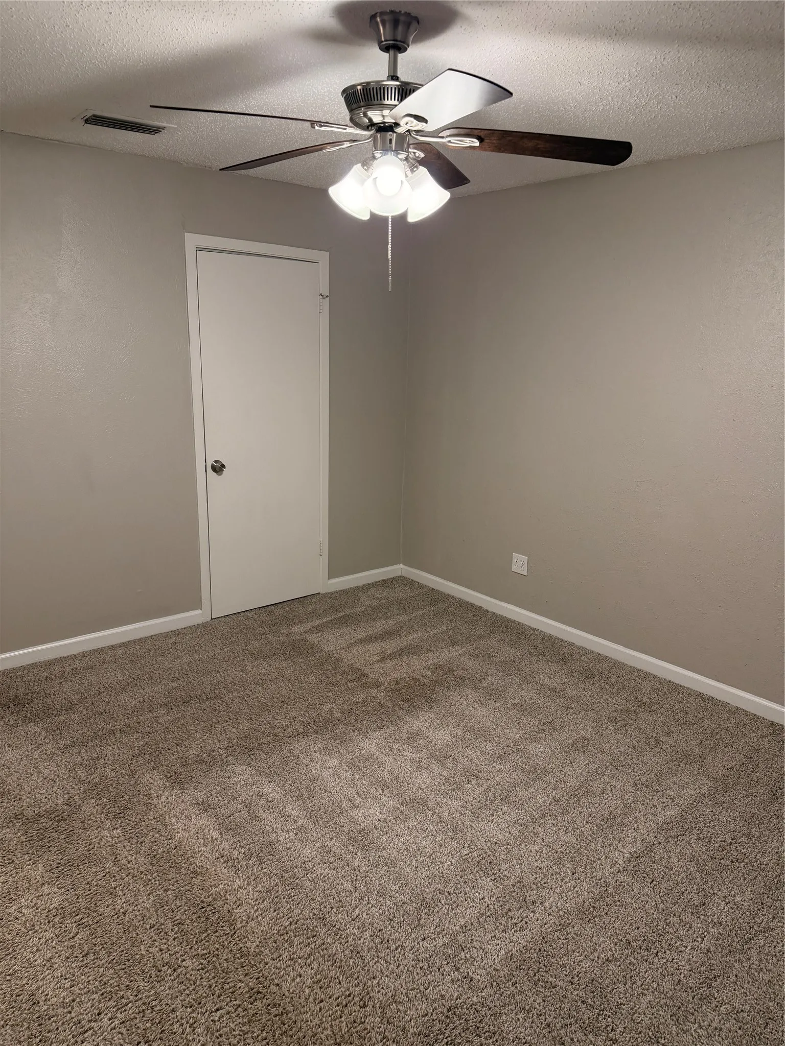 Single Family Residence For Sale in Denton County , 1262 Valencia Lane, Lewisville, Texas 75067, 3 Bedroom, 2 Bathroom, 2 Garage spaces, 1,472 Sqft, built in 1971, mls#21336322, Real Estate Agent in Lewisville, Homes For Sale in Denton county, Homes For Sale in Lewisville, Realtor in Lewisville Texas, Real Estate Brokerage Independent Realty Texas, Luminita Cordes Realtor