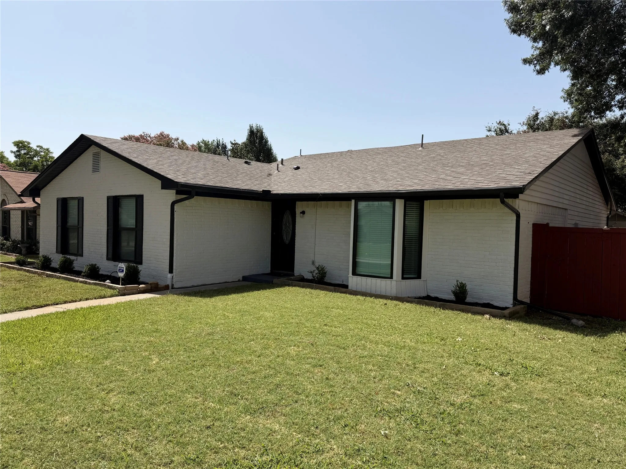 Single Family Residence For Sale in Denton County , 1262 Valencia Lane, Lewisville, Texas 75067, 3 Bedroom, 2 Bathroom, 2 Garage spaces, 1,472 Sqft, built in 1971, mls#21336322, Real Estate Agent in Lewisville, Homes For Sale in Denton county, Homes For Sale in Lewisville, Realtor in Lewisville Texas, Real Estate Brokerage Independent Realty Texas, Luminita Cordes Realtor