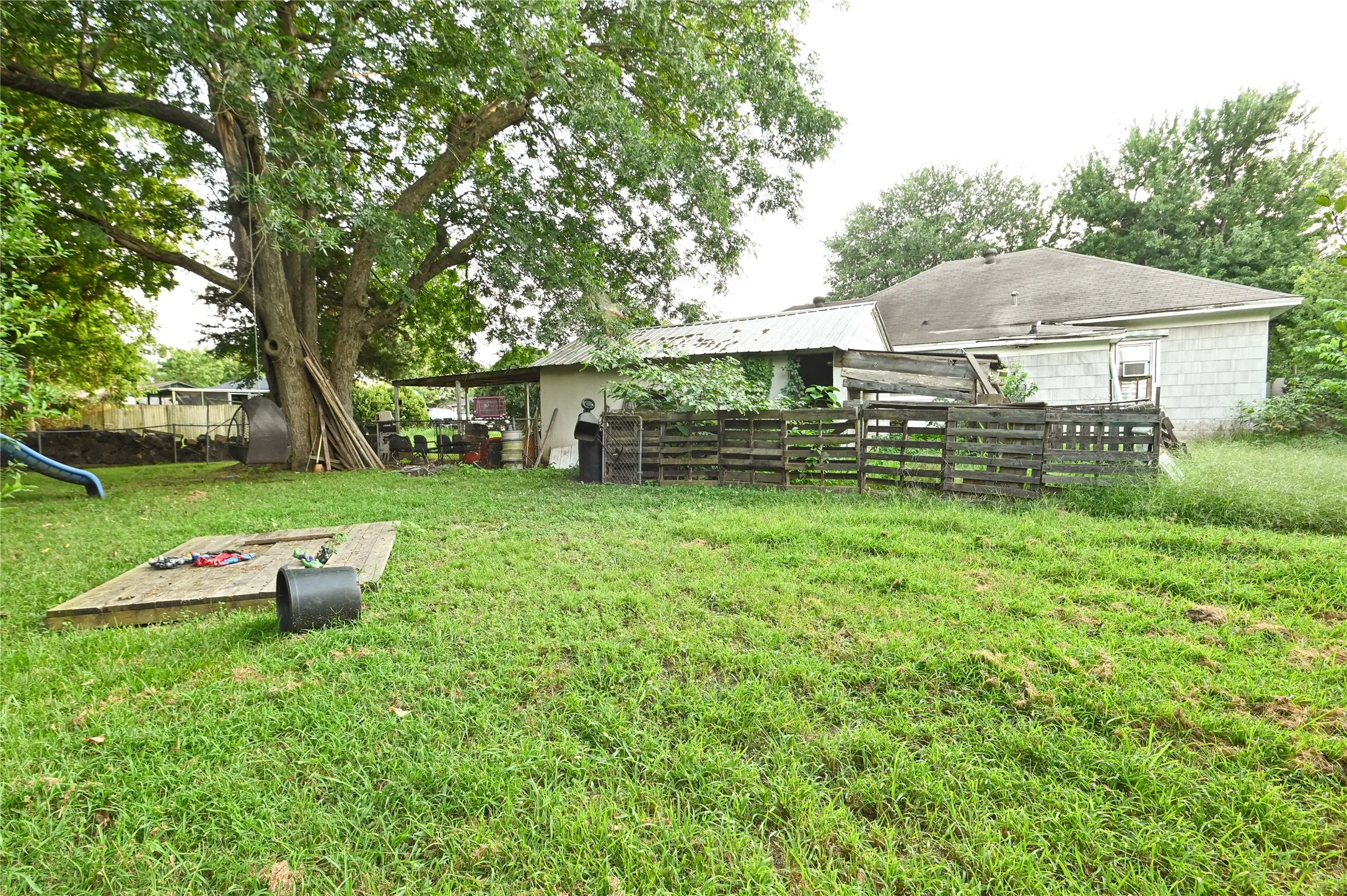 Single Family Residence For Sale in Hunt County , 3815 7th Street, Greenville, Texas 75401, 3 Bedroom, 2 Bathroom, Garage spaces, 1,424 Sqft, built in 1955, mls#21336345, Real Estate Agent in Greenville, Homes For Sale in Hunt county, Homes For Sale in Greenville, Realtor in Greenville Texas, Real Estate Brokerage Independent Realty Texas, Luminita Cordes Realtor