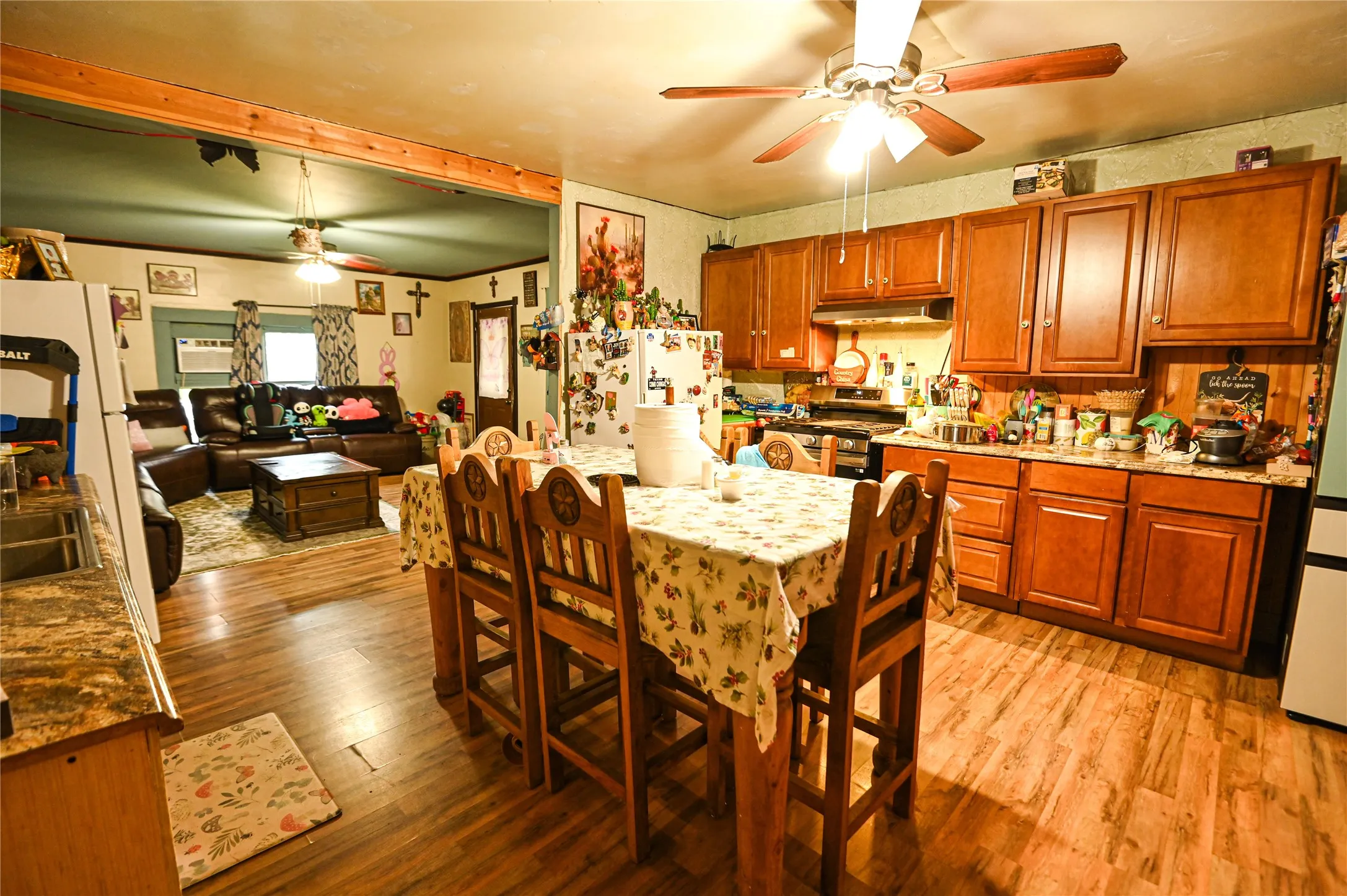Single Family Residence For Sale in Hunt County , 3815 7th Street, Greenville, Texas 75401, 3 Bedroom, 2 Bathroom, Garage spaces, 1,424 Sqft, built in 1955, mls#21336345, Real Estate Agent in Greenville, Homes For Sale in Hunt county, Homes For Sale in Greenville, Realtor in Greenville Texas, Real Estate Brokerage Independent Realty Texas, Luminita Cordes Realtor