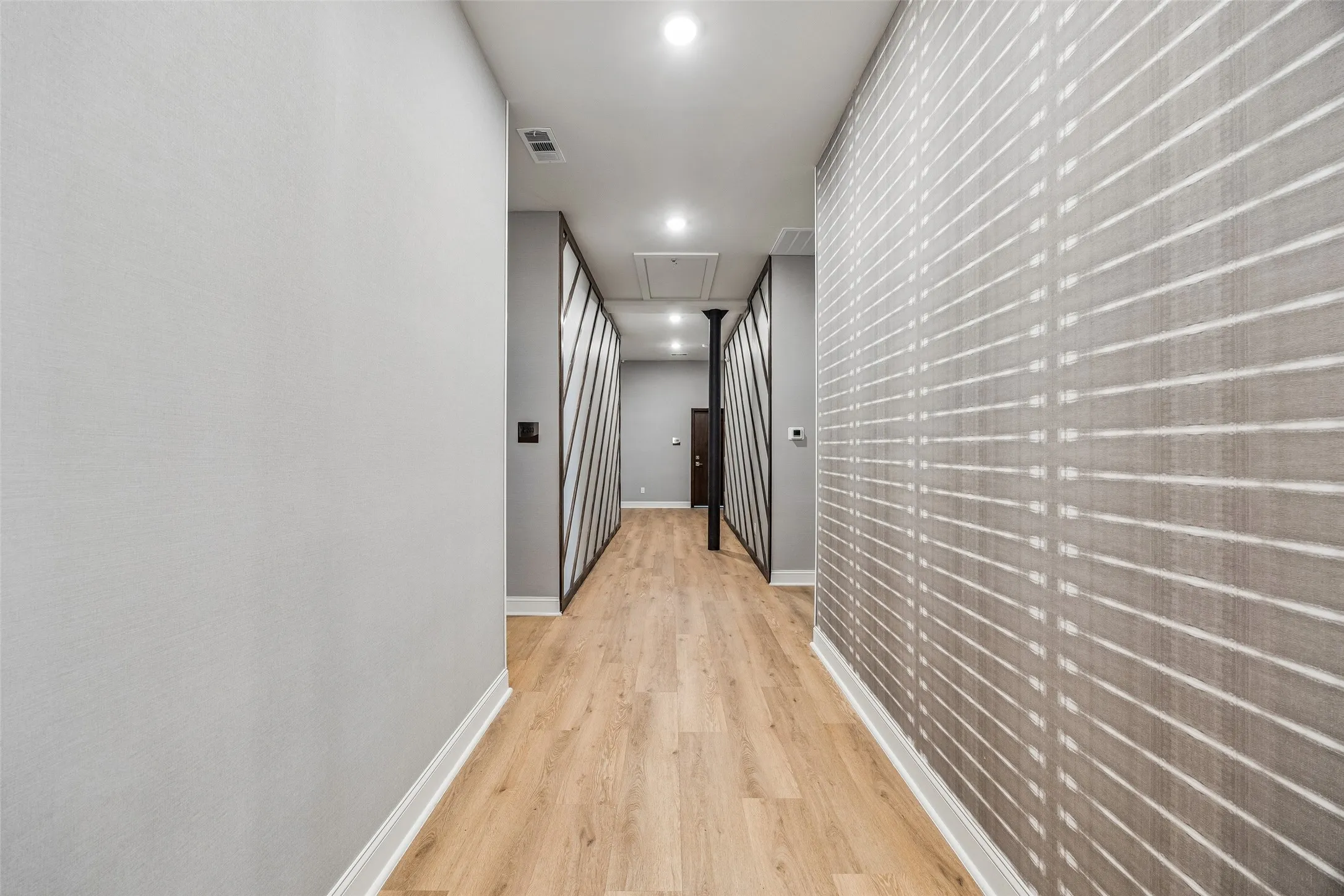 Apartment For Rent in Dallas County , 2010 Commerce Street B203, Dallas, Texas 75201, 1 Bedroom, 2 Bathroom, Garage spaces, 881 Sqft, built in 1925, mls#21335312, Real Estate Agent in Dallas, Homes For Rent in Dallas county, Homes For Rent in Dallas, Realtor in Dallas Texas, Real Estate Brokerage Independent Realty Texas, Luminita Cordes Realtor