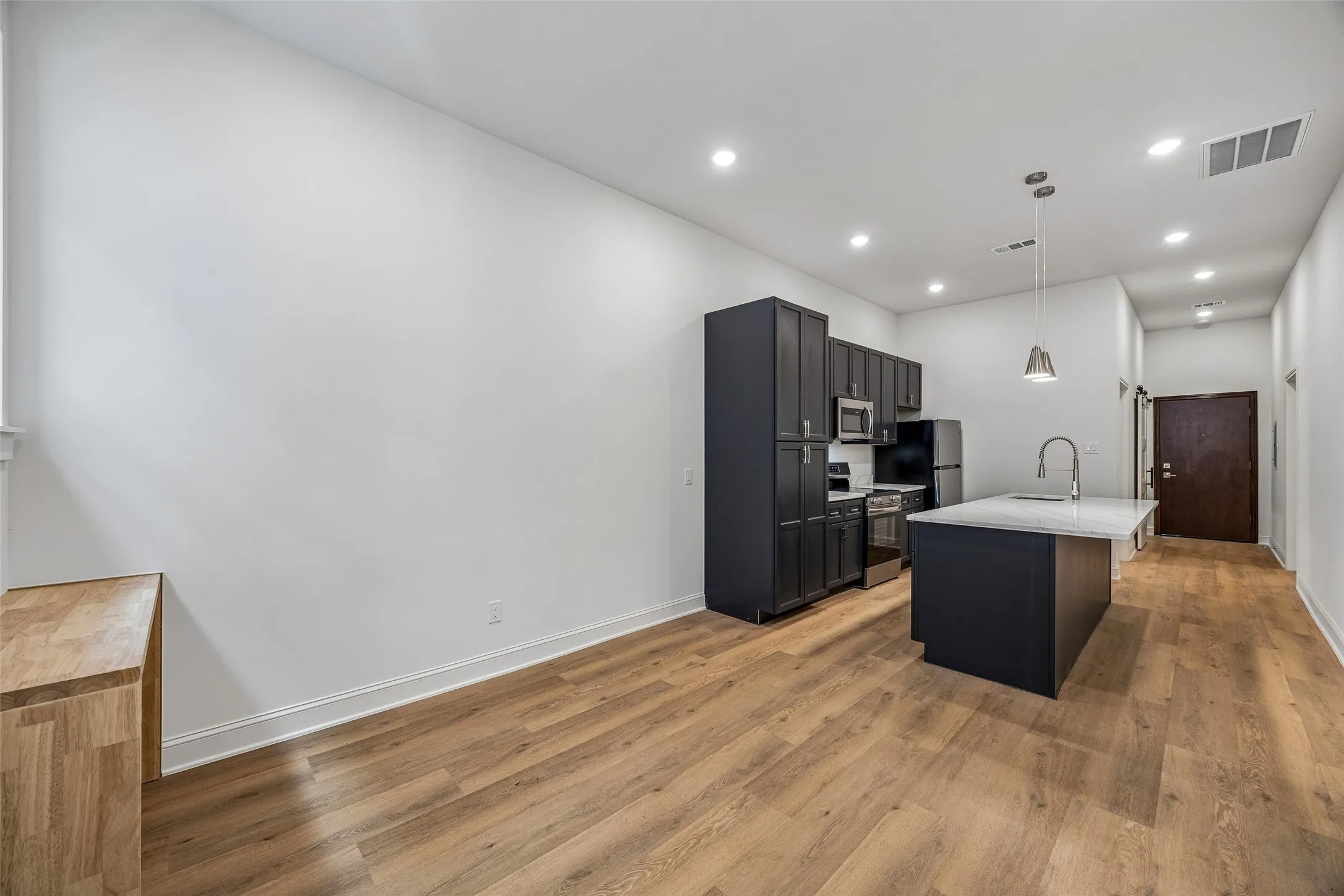Apartment For Rent in Dallas County , 2010 Commerce Street B203, Dallas, Texas 75201, 1 Bedroom, 2 Bathroom, Garage spaces, 881 Sqft, built in 1925, mls#21335312, Real Estate Agent in Dallas, Homes For Rent in Dallas county, Homes For Rent in Dallas, Realtor in Dallas Texas, Real Estate Brokerage Independent Realty Texas, Luminita Cordes Realtor