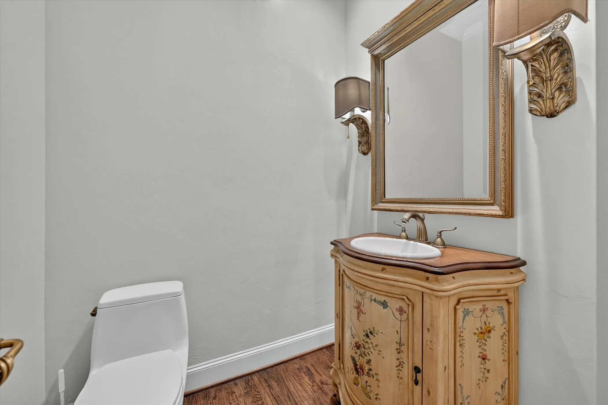 Powder Bath is discreetly located off the Entry.
